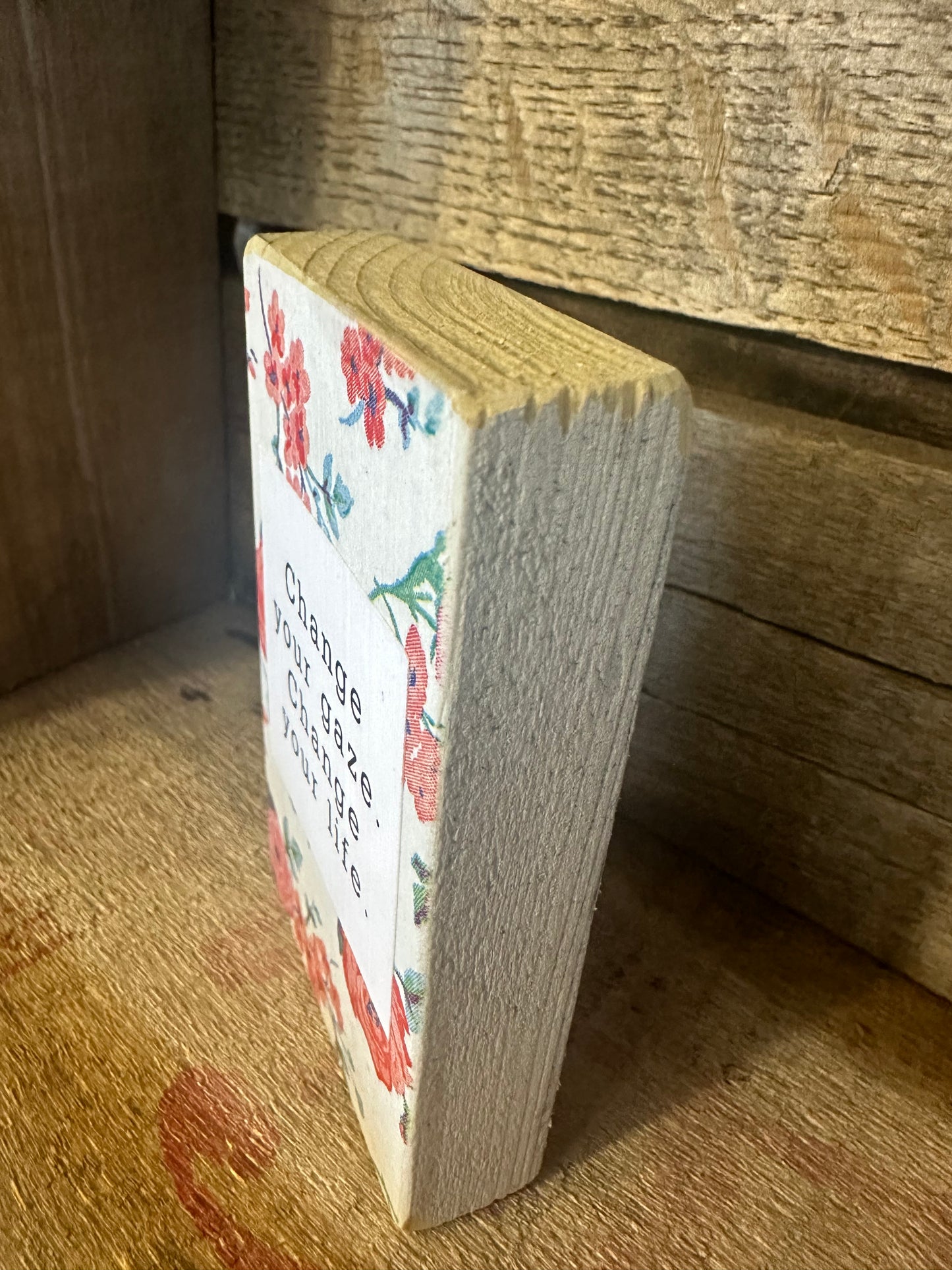 WOOD Encouragement Shelf Sitter