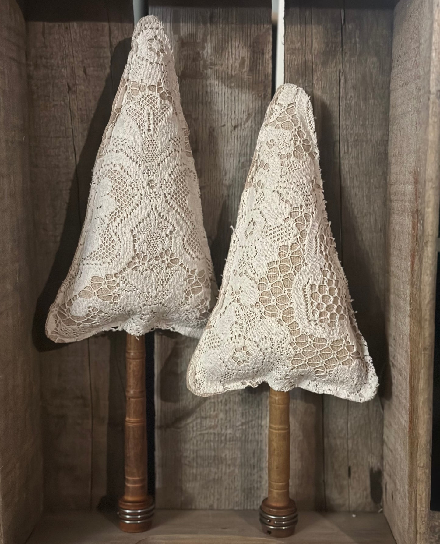 Vintage Quaker Lace Accent Tree
