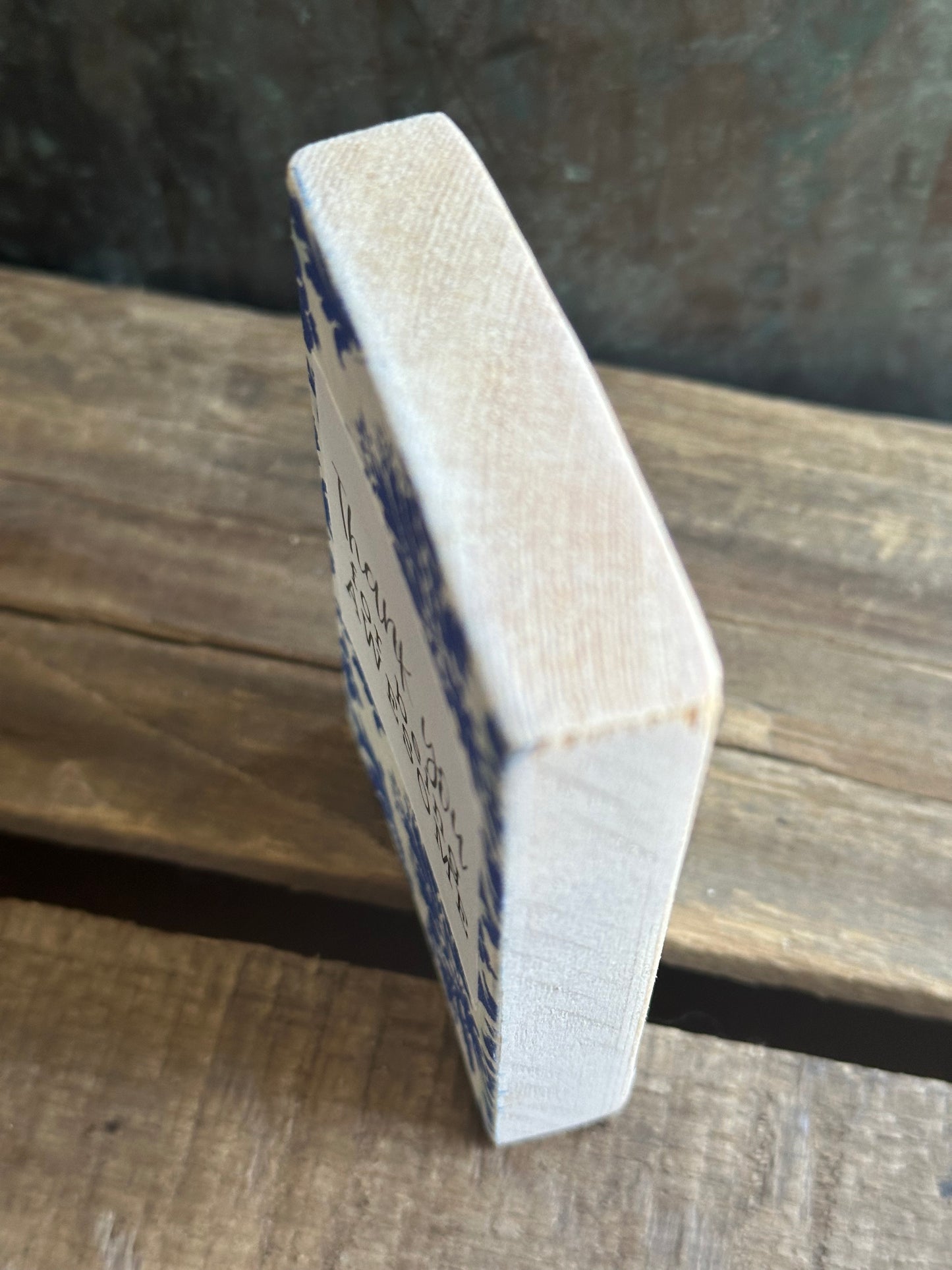 WOOD Encouragement Shelf Sitter