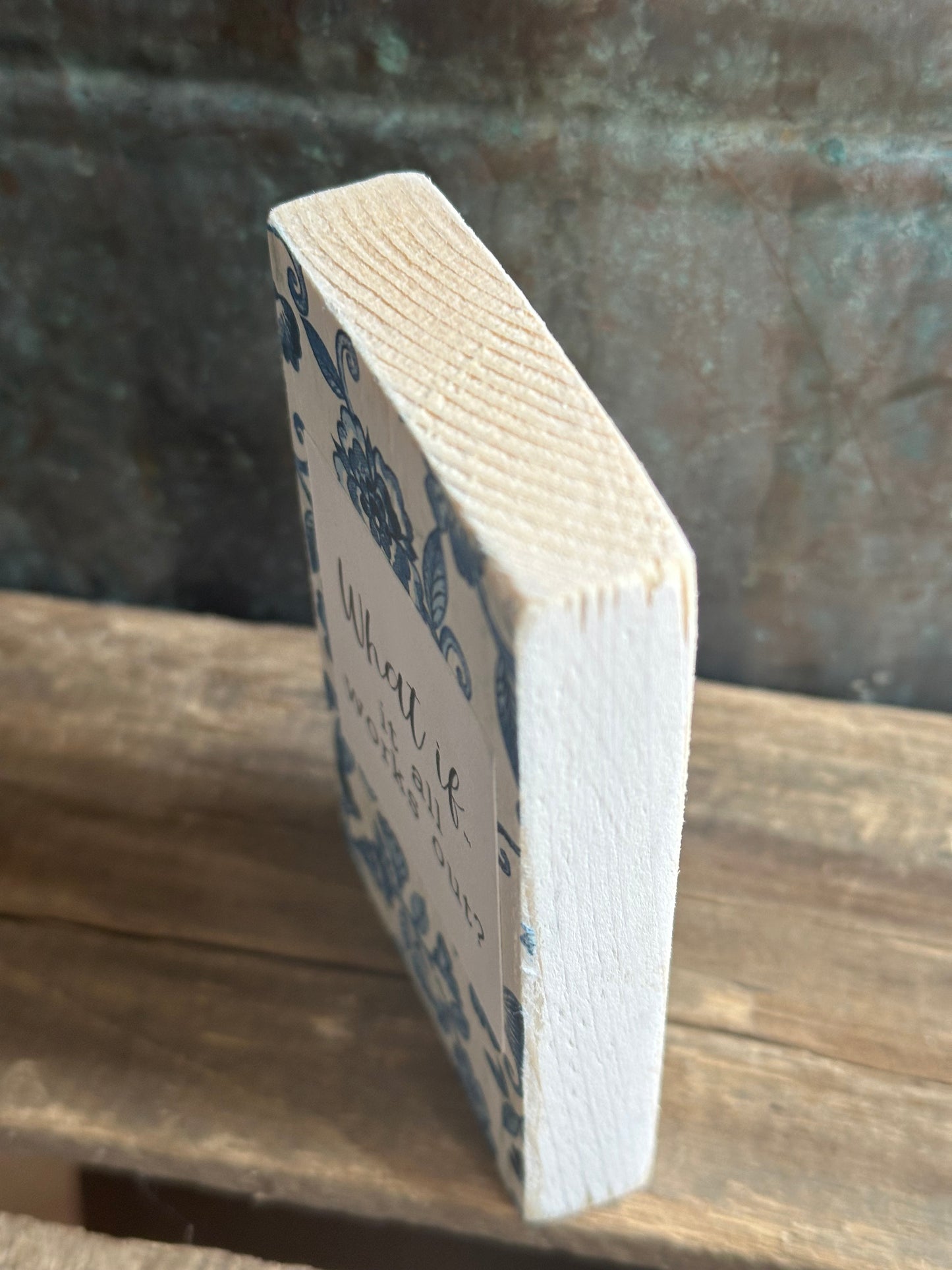 WOOD Encouragement Shelf Sitter