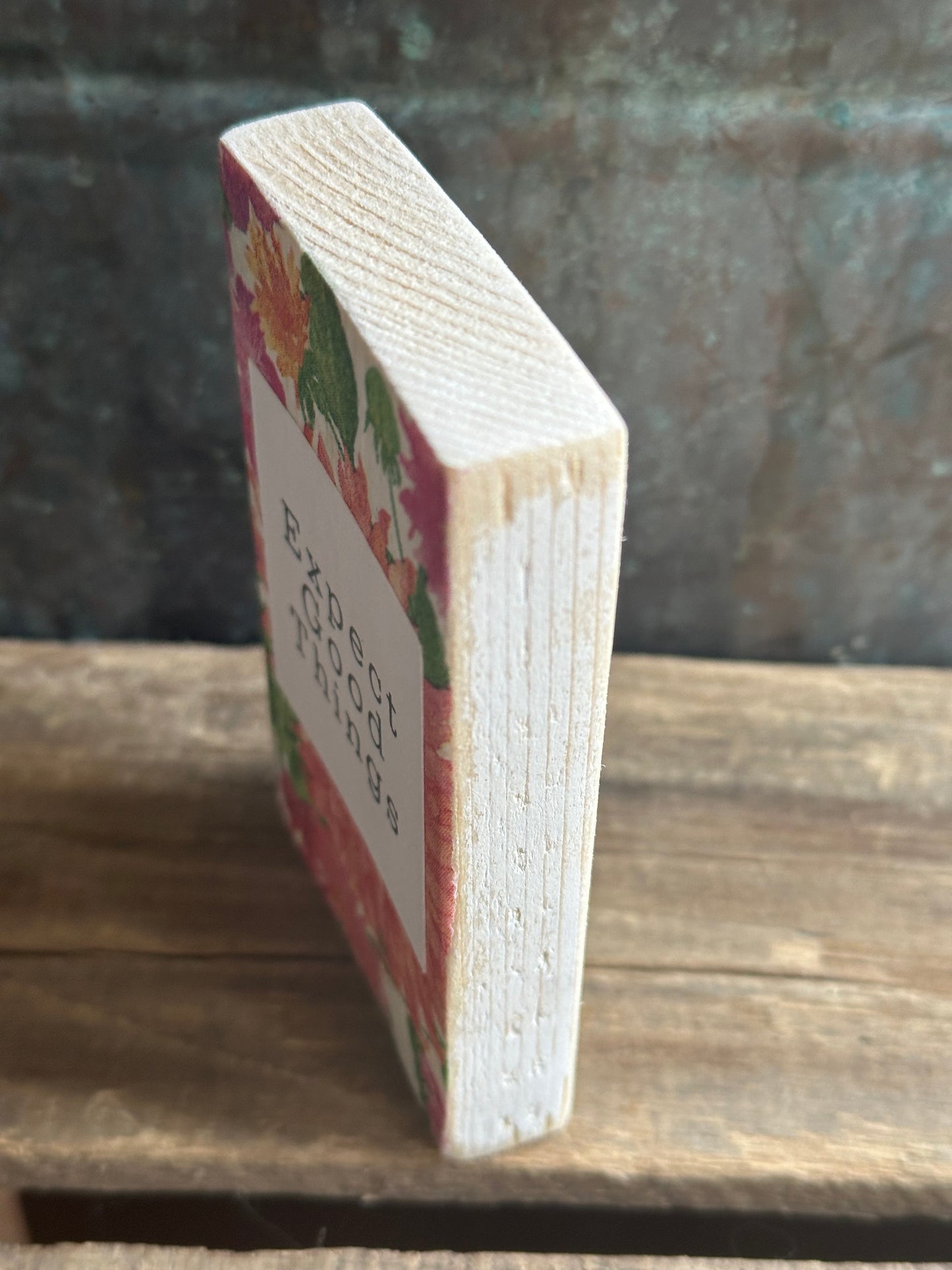 WOOD Encouragement Shelf Sitter