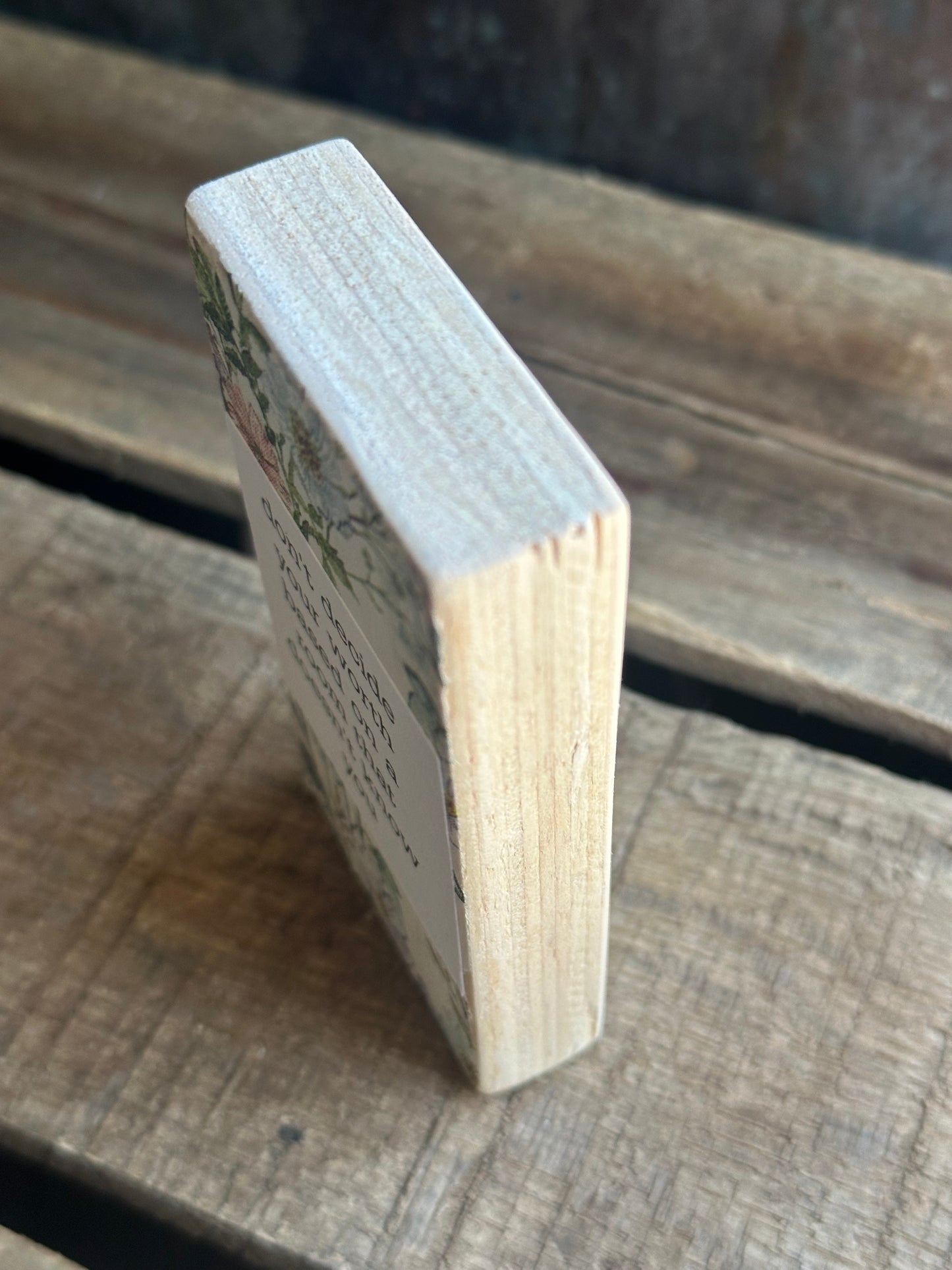 WOOD Encouragement Shelf Sitter