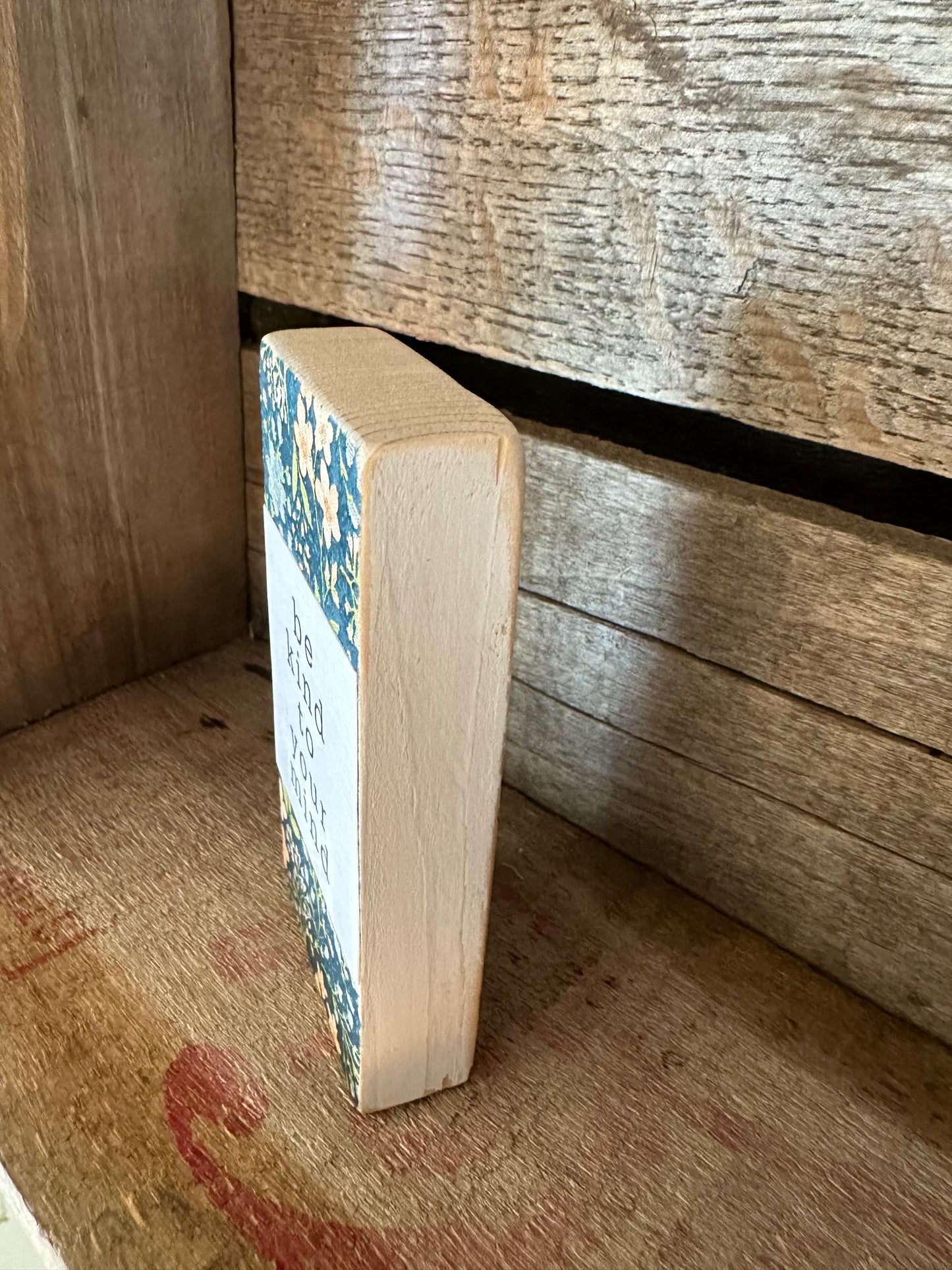 WOOD Encouragement Shelf Sitter