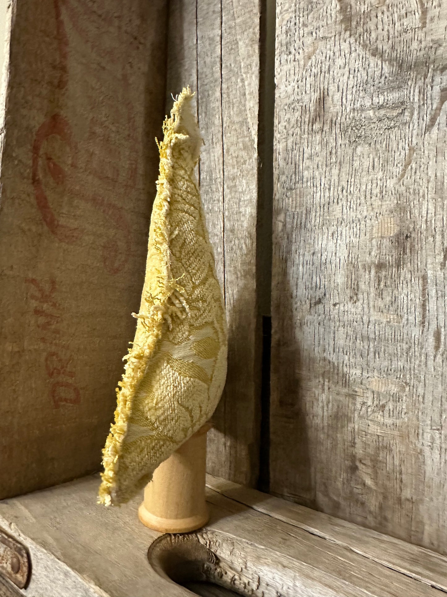 Throwback Accent Slouch Tree