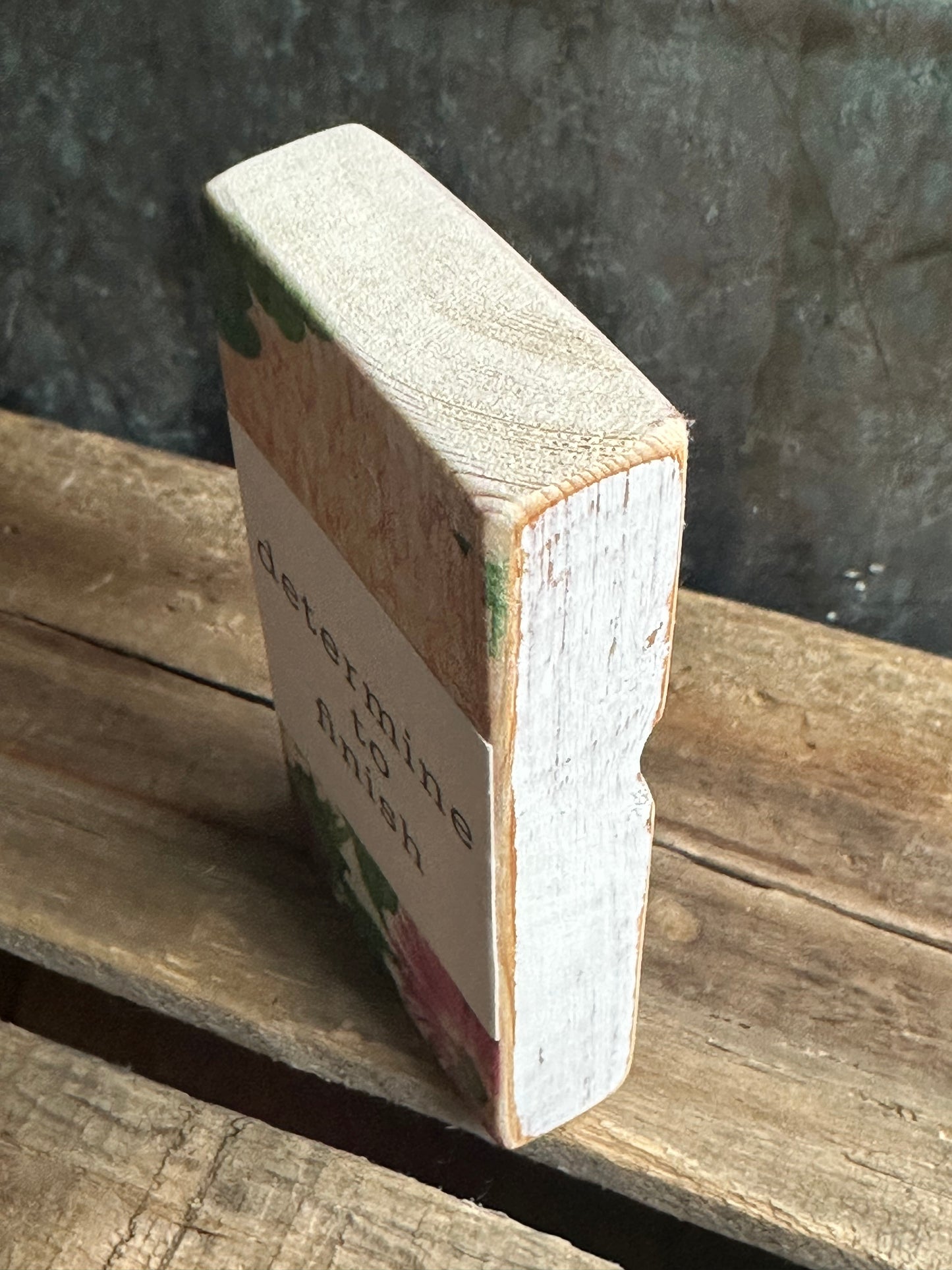 WOOD Encouragement Shelf Sitter