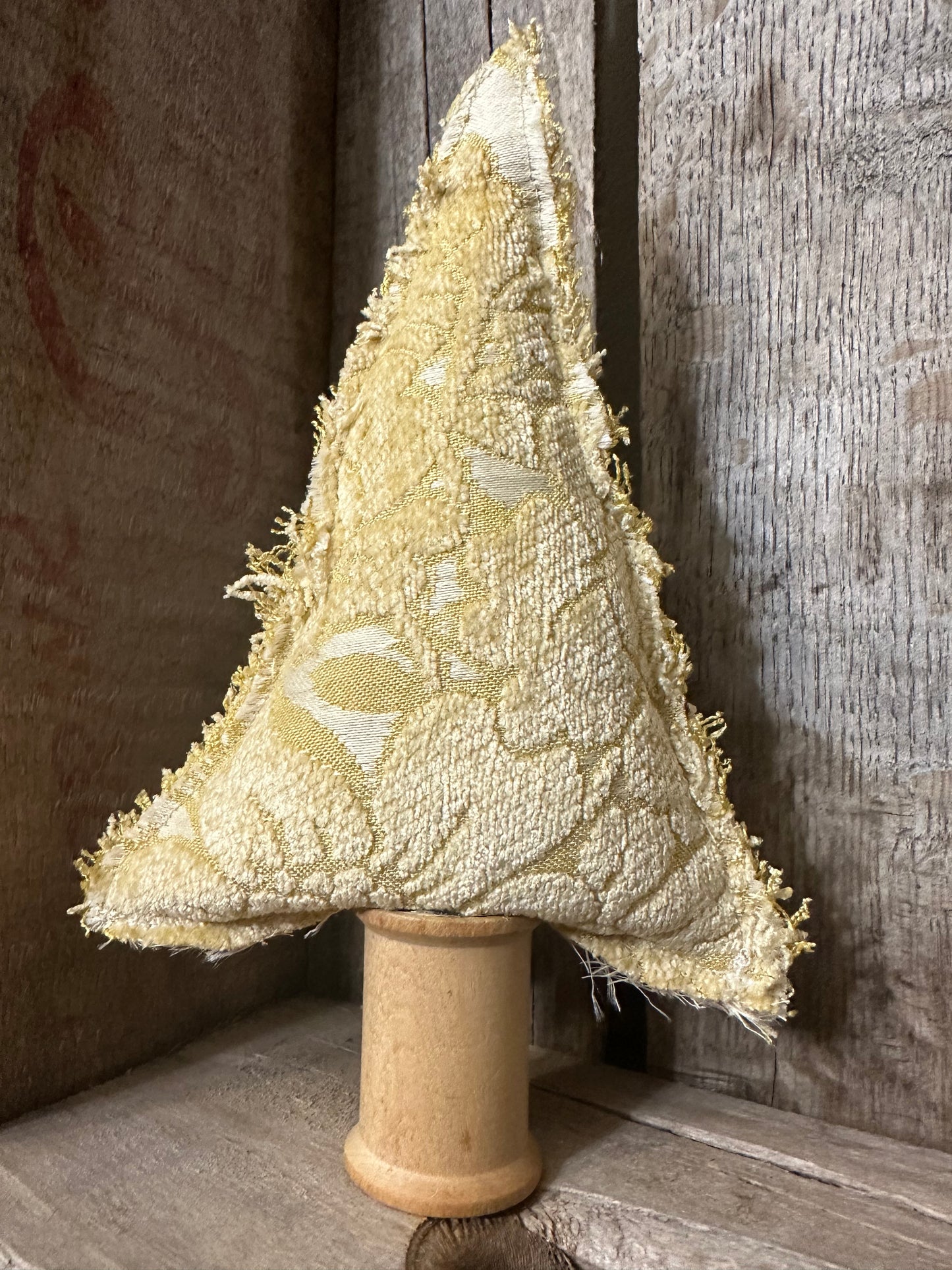 Throwback Accent Slouch Tree