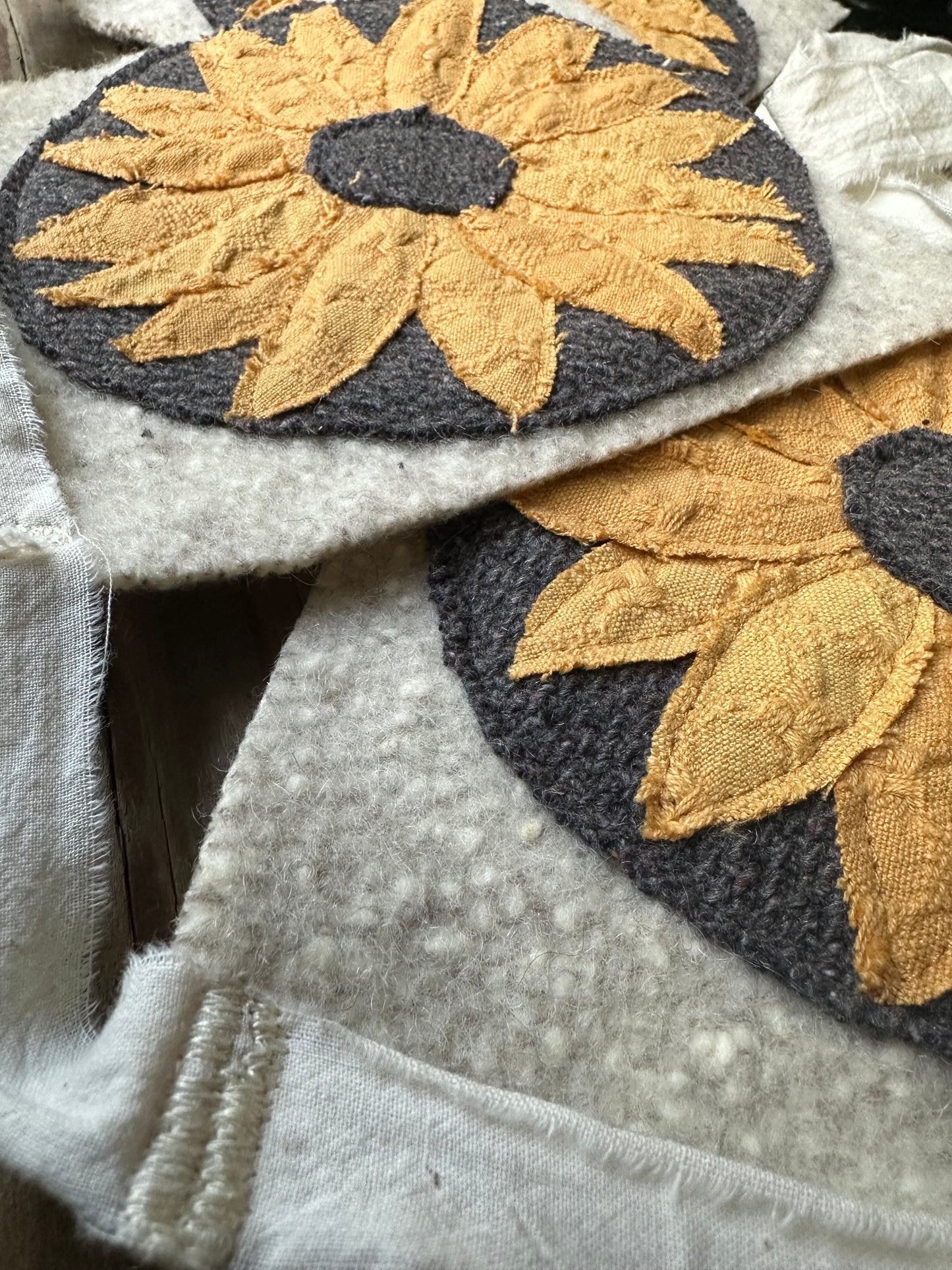 Banner Sunflower LARGE - Vintage Cream Wool