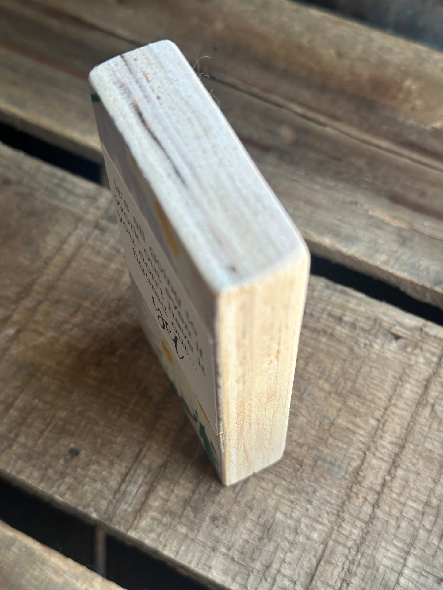 WOOD Encouragement Shelf Sitter