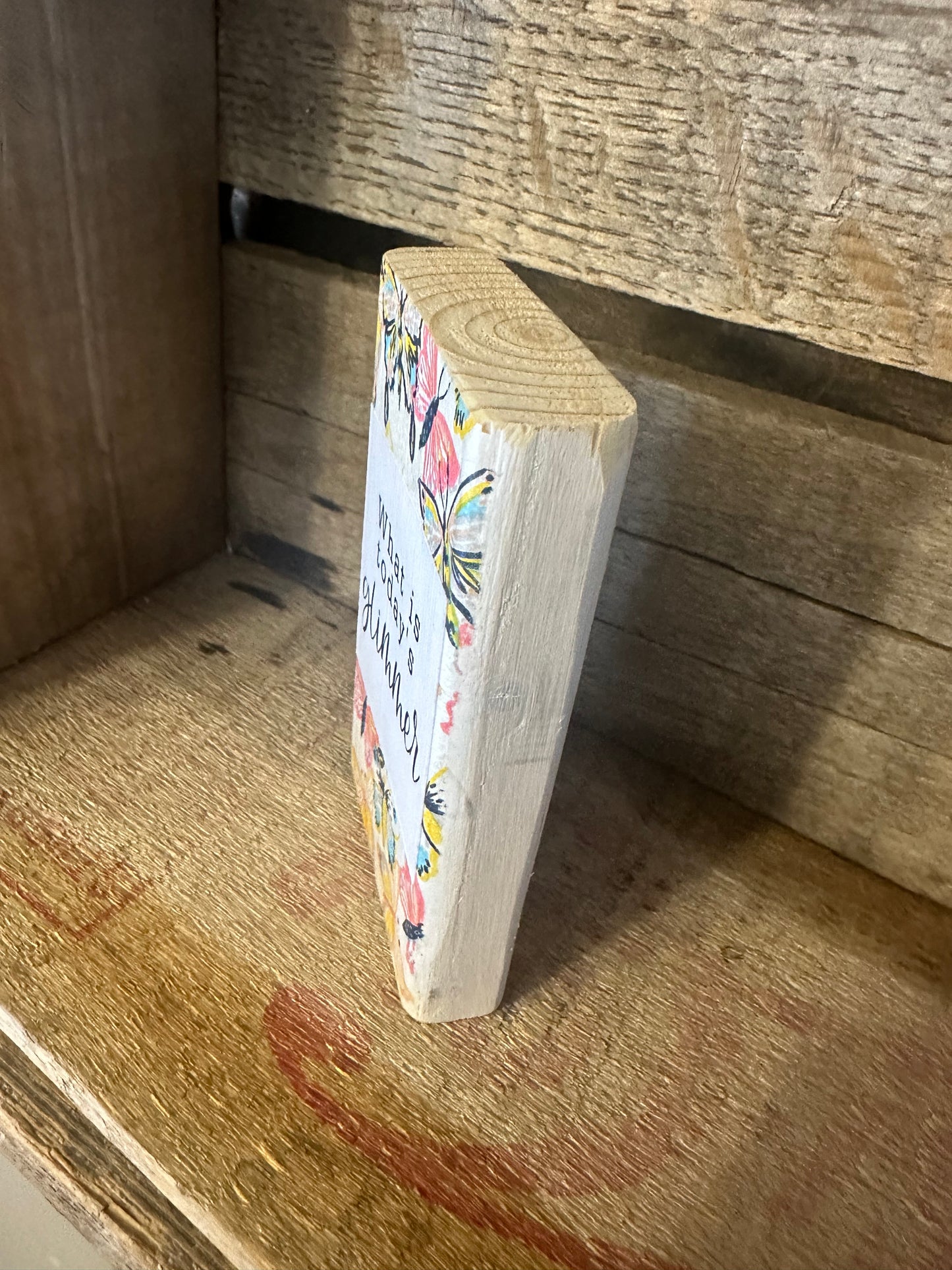WOOD Encouragement Shelf Sitter