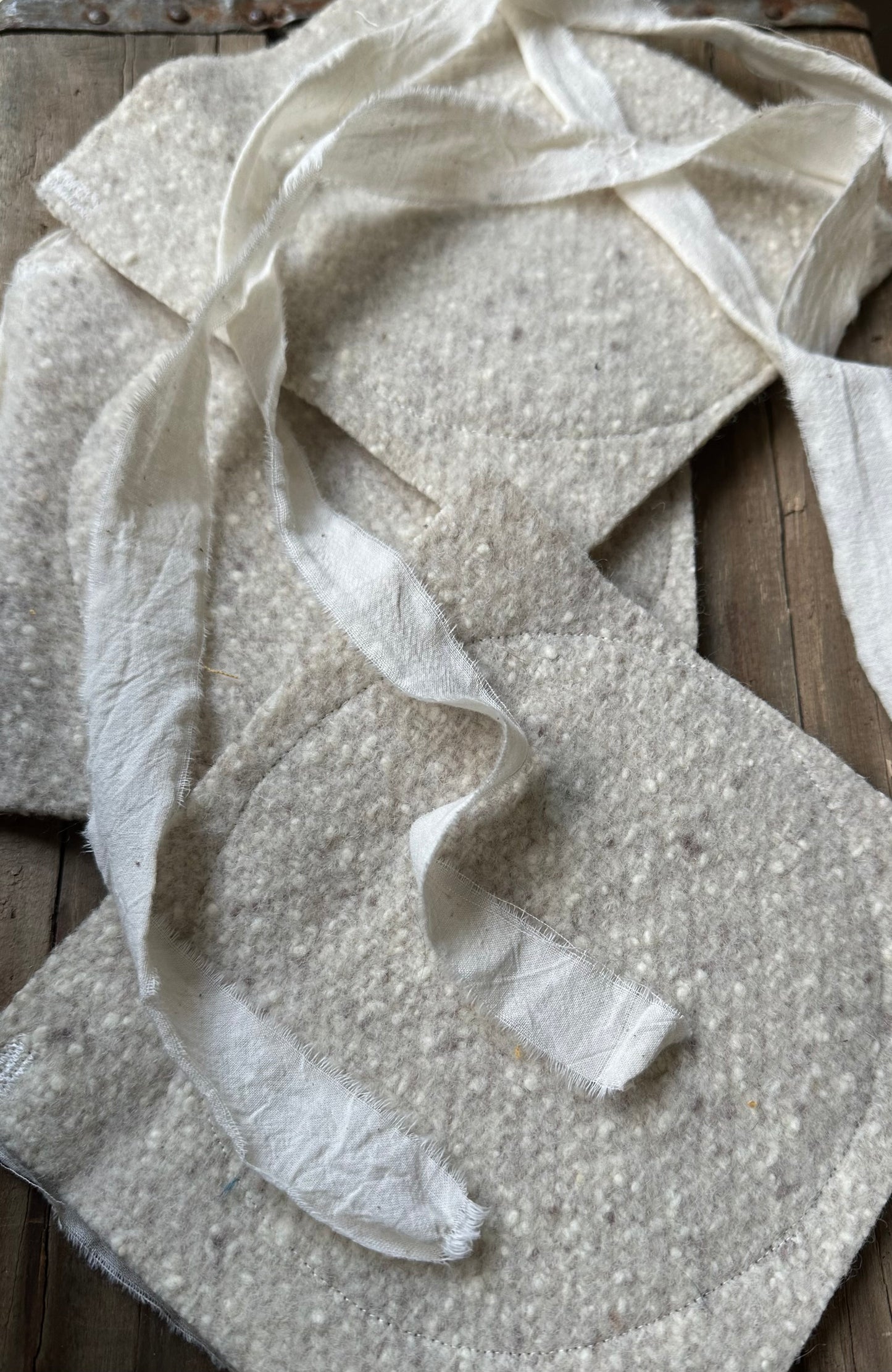 Banner Sunflower LARGE - Vintage Cream Wool