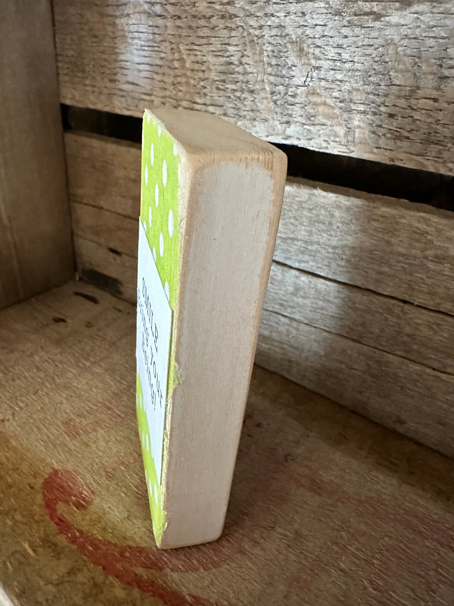 WOOD Encouragement Shelf Sitter