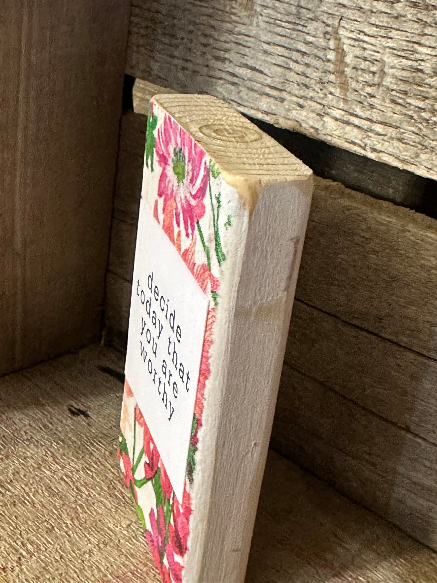 WOOD Encouragement Shelf Sitter