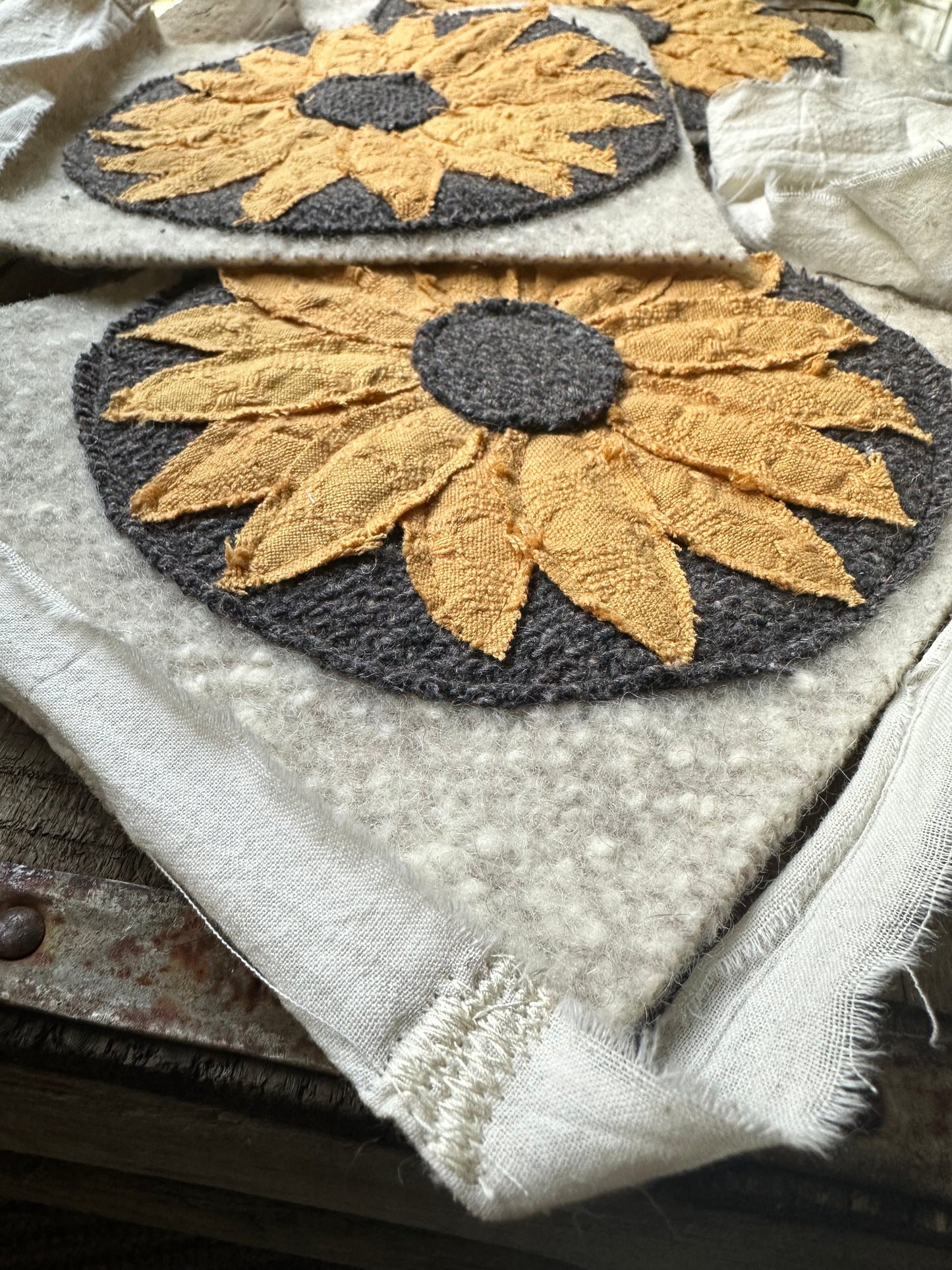 Banner Sunflower LARGE - Vintage Cream Wool
