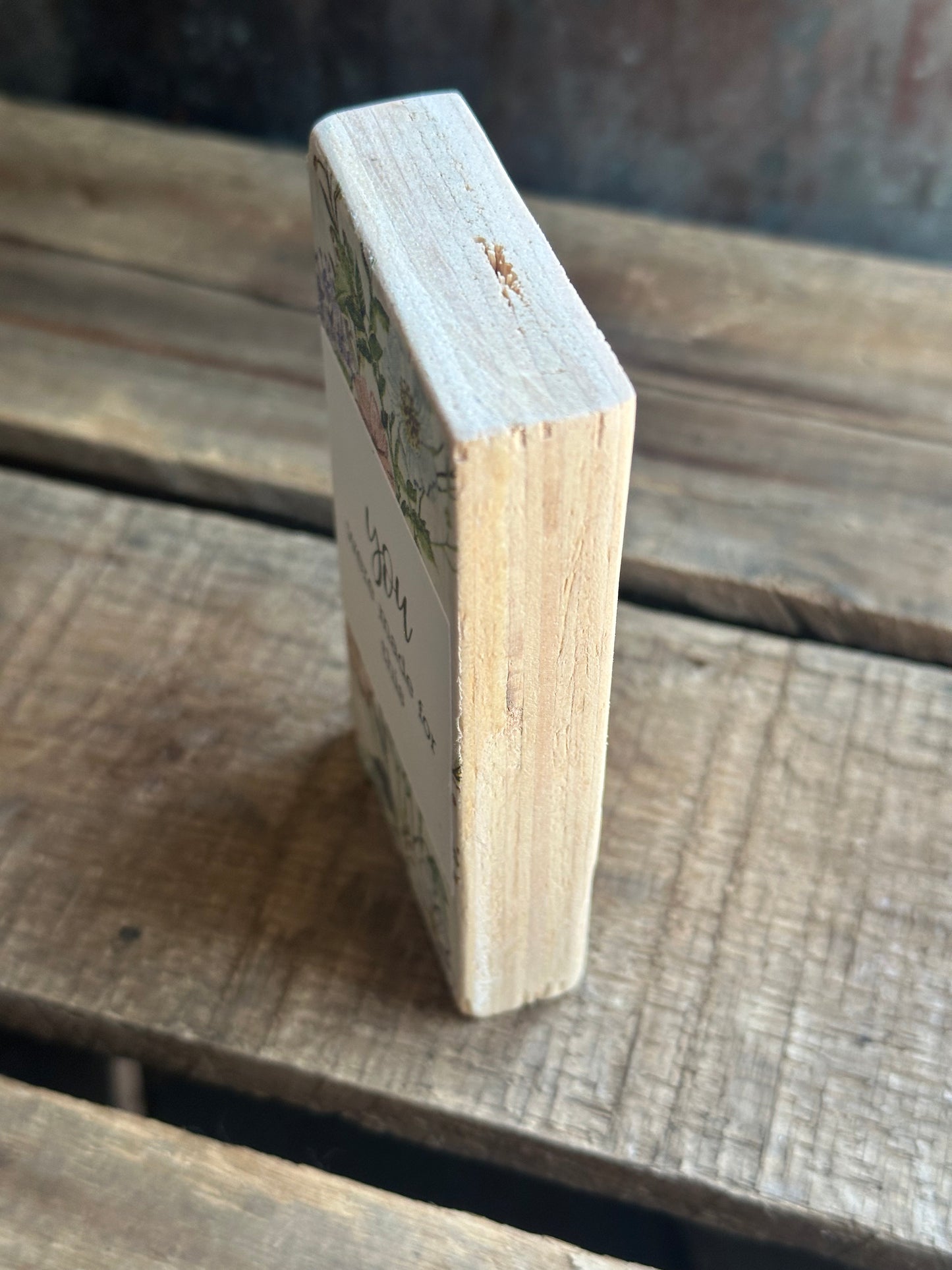 WOOD Encouragement Shelf Sitter