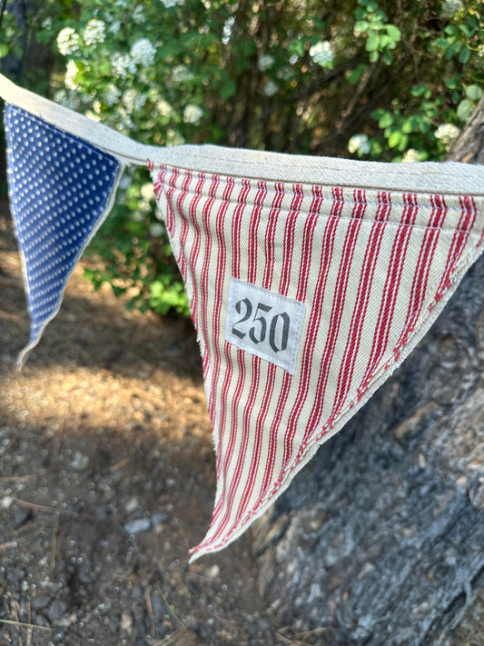 BANNER Patriotic 250 Scrappy Vertical Pendants