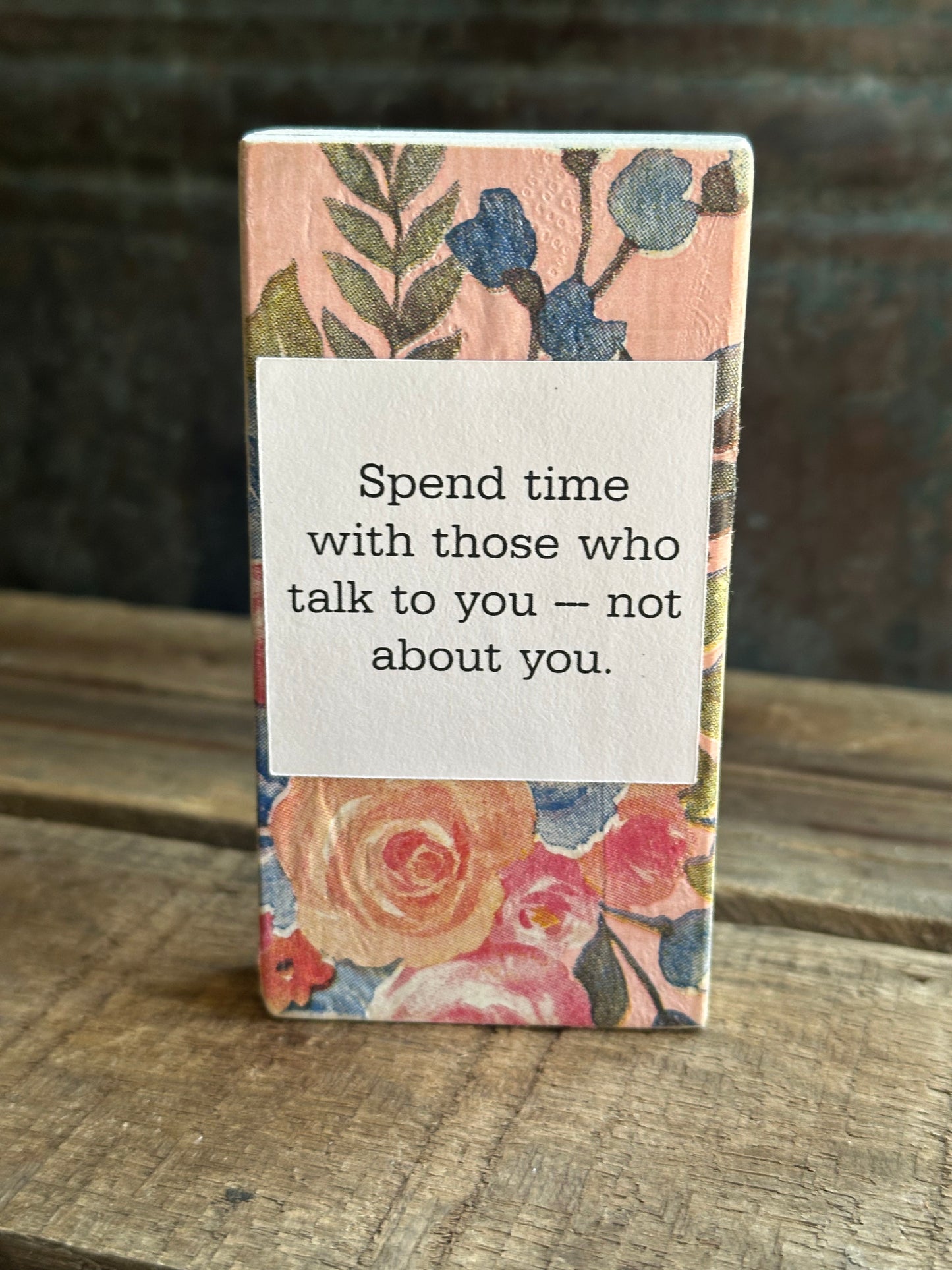 WOOD Encouragement Shelf Sitter