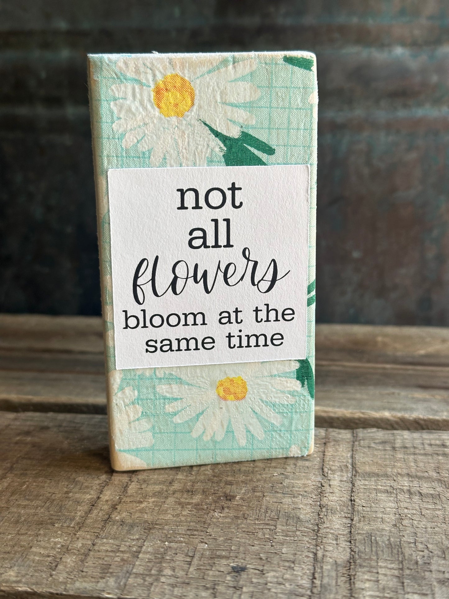 WOOD Encouragement Shelf Sitter