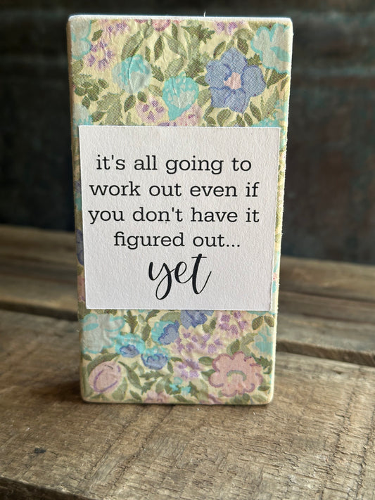 WOOD Encouragement Shelf Sitter