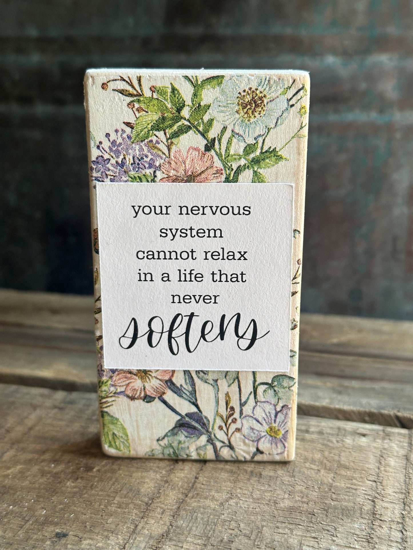 WOOD Encouragement Shelf Sitter