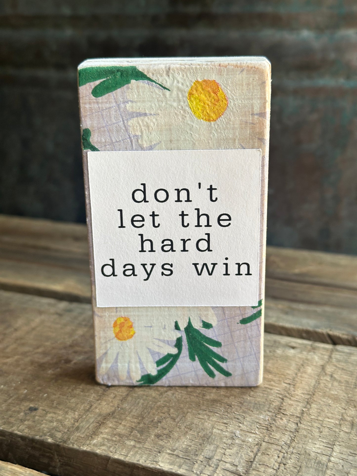 WOOD Encouragement Shelf Sitter