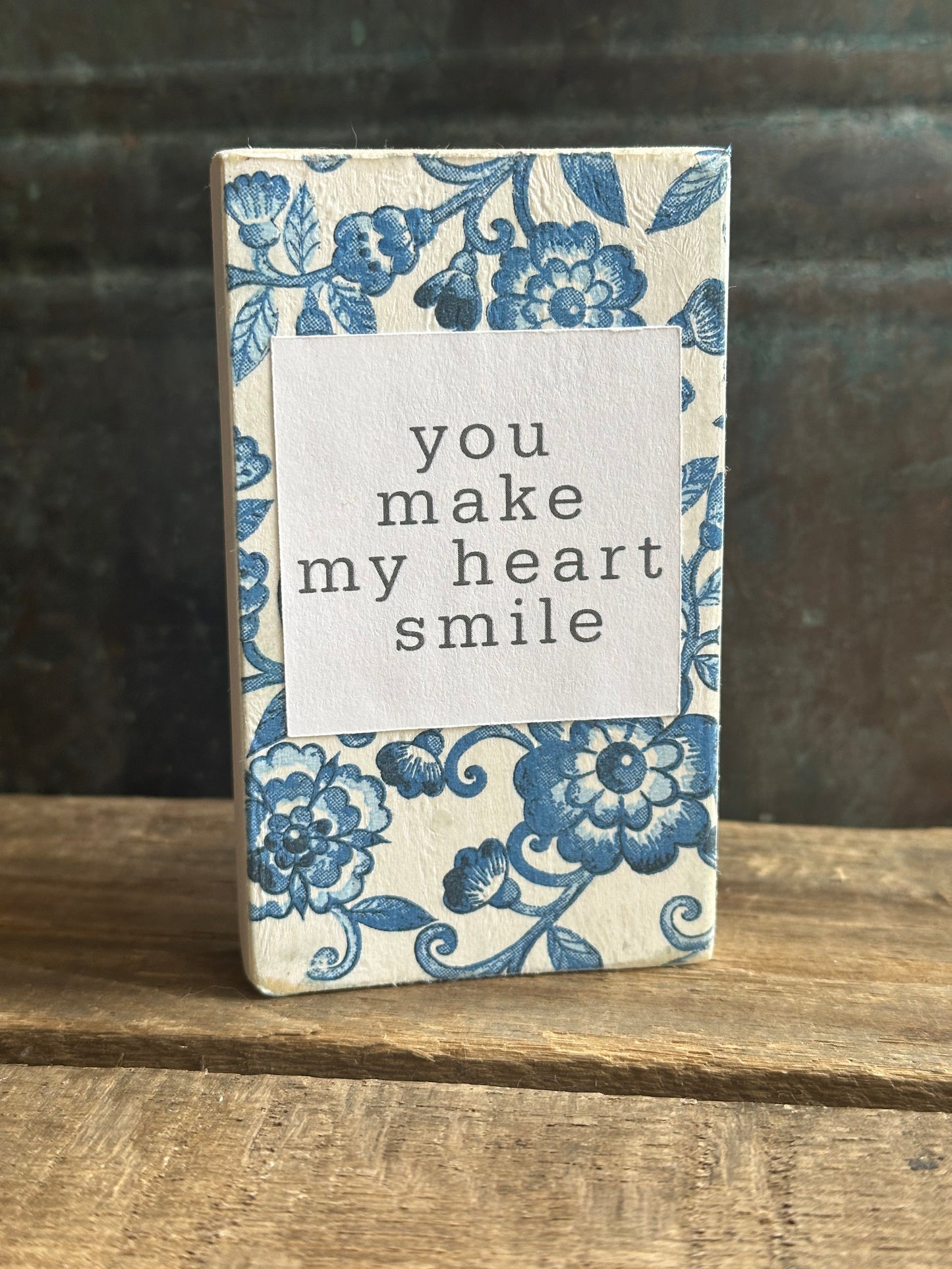 WOOD Encouragement Shelf Sitter
