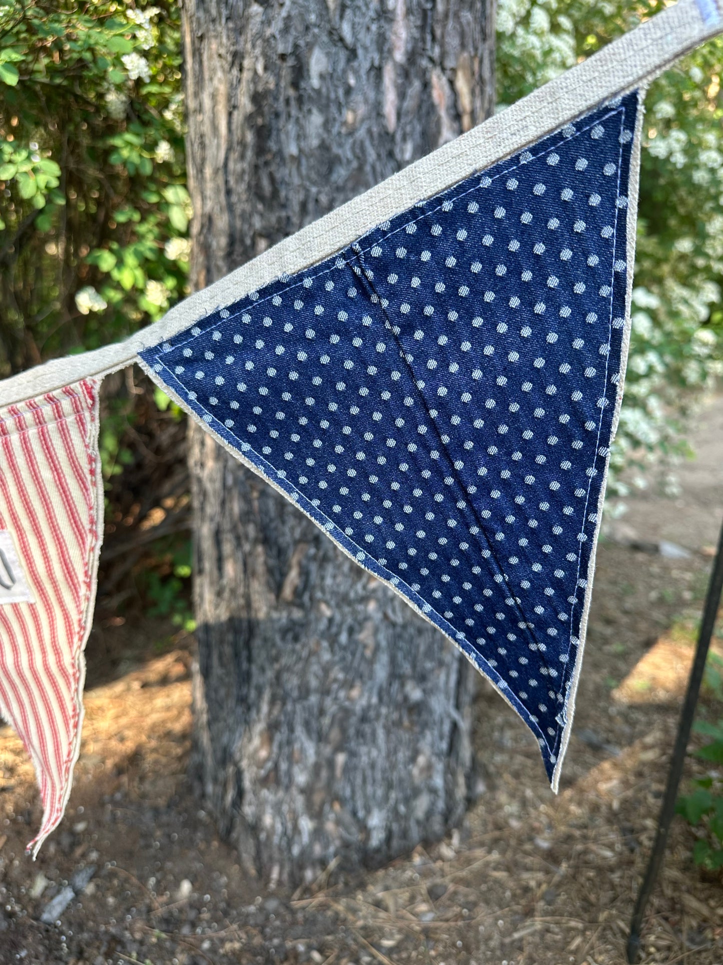 BANNER Patriotic 250 Scrappy Vertical Pendants