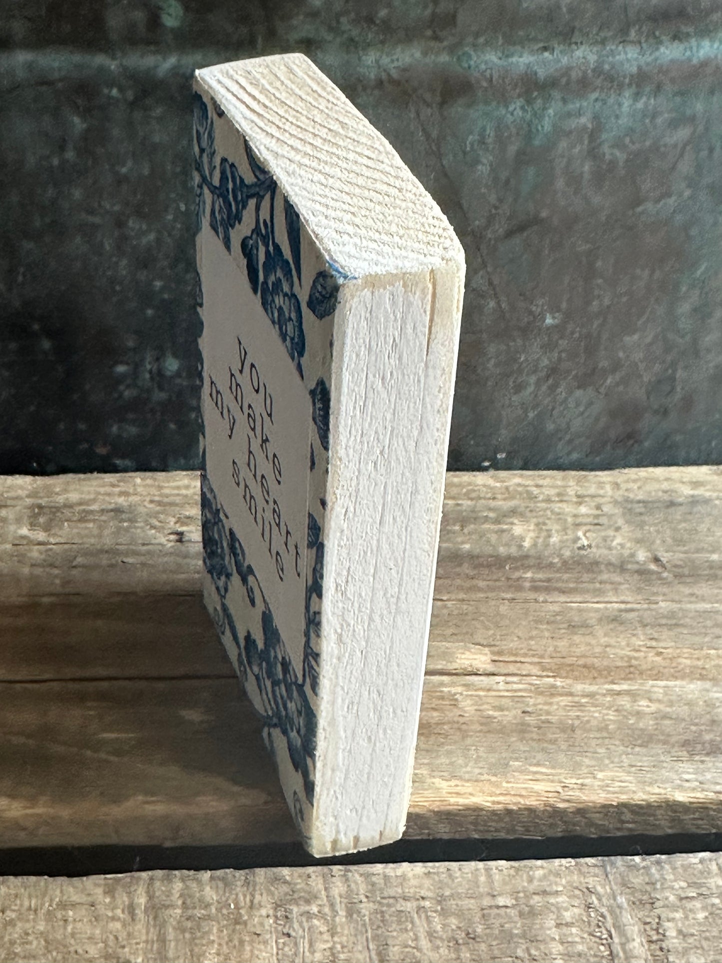 WOOD Encouragement Shelf Sitter
