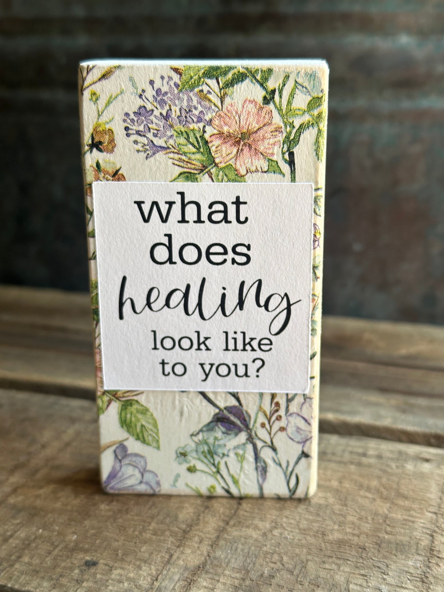 WOOD Encouragement Shelf Sitter