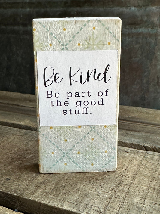 WOOD Encouragement Shelf Sitter