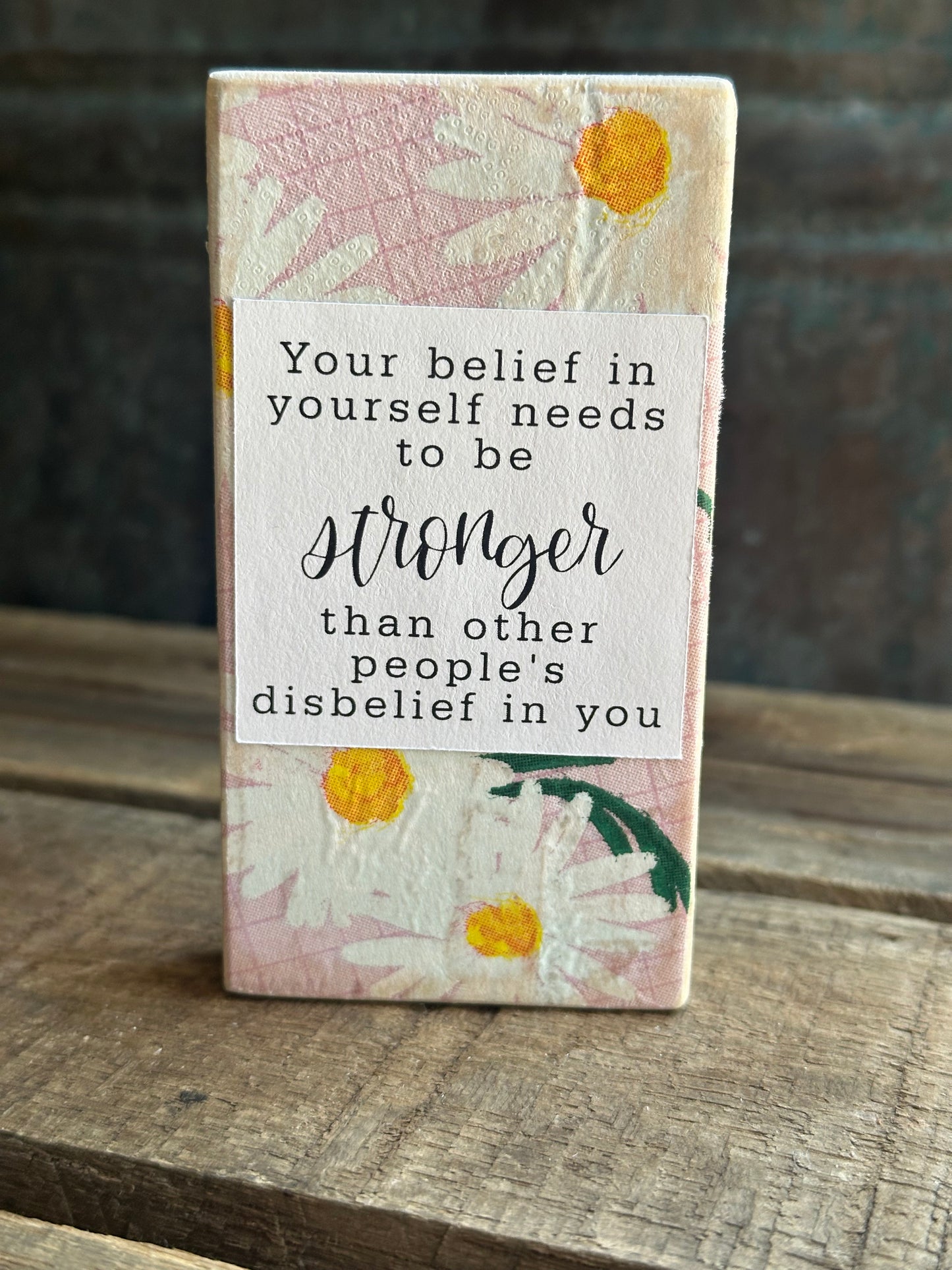 WOOD Encouragement Shelf Sitter