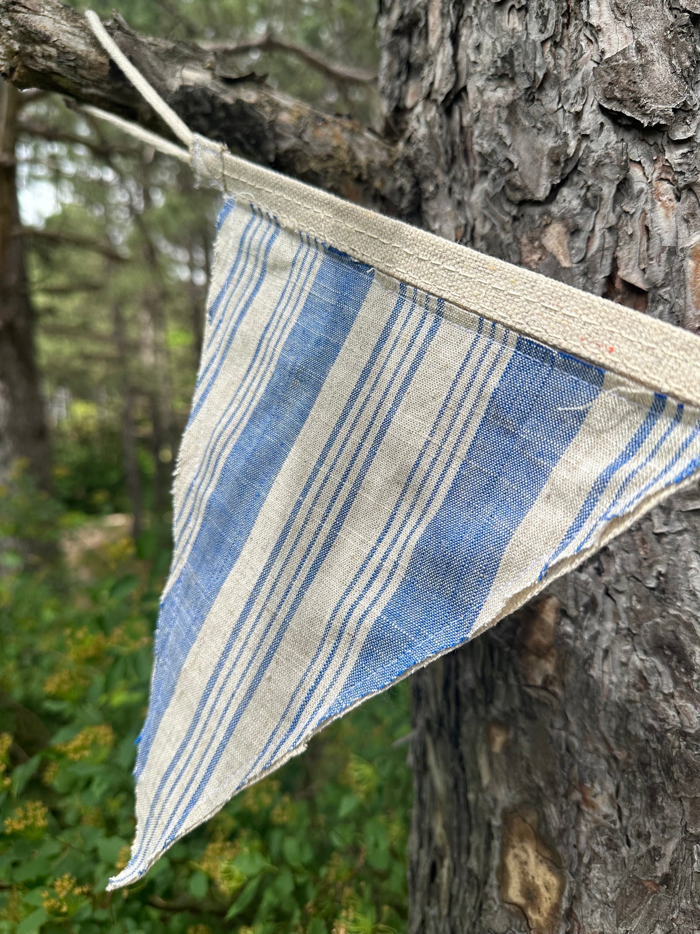 Banner Patriotic Red Quilt + Striped Blue Pendants