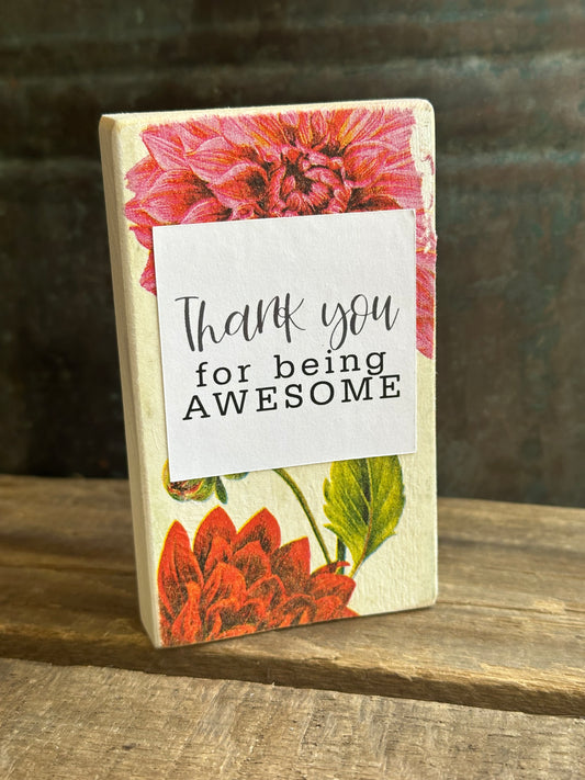 WOOD Encouragement Shelf Sitter