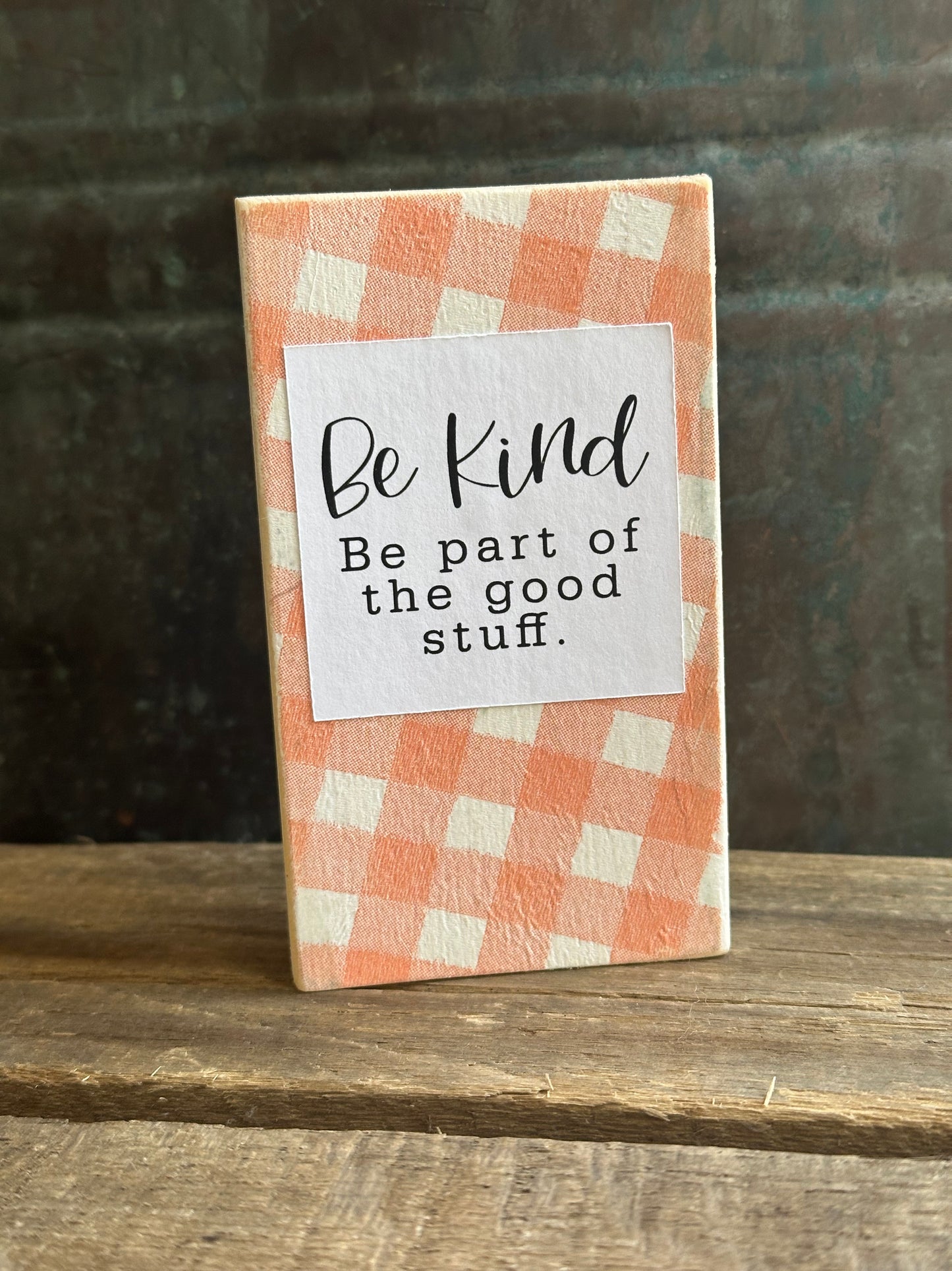 WOOD Encouragement Shelf Sitter