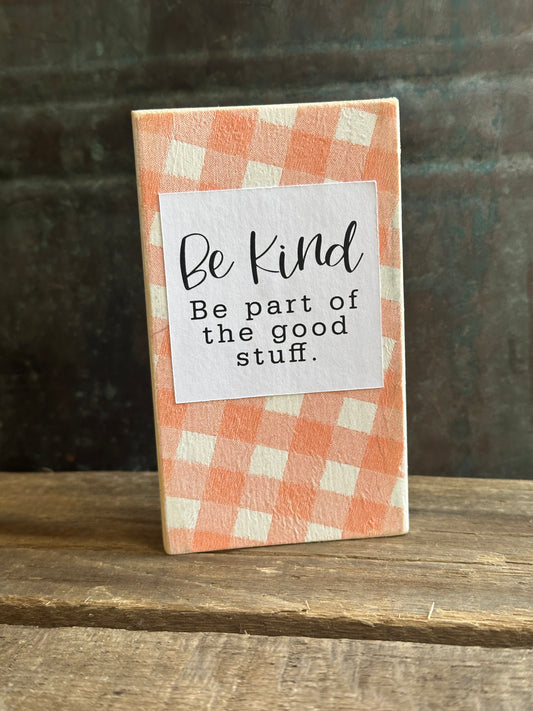 WOOD Encouragement Shelf Sitter