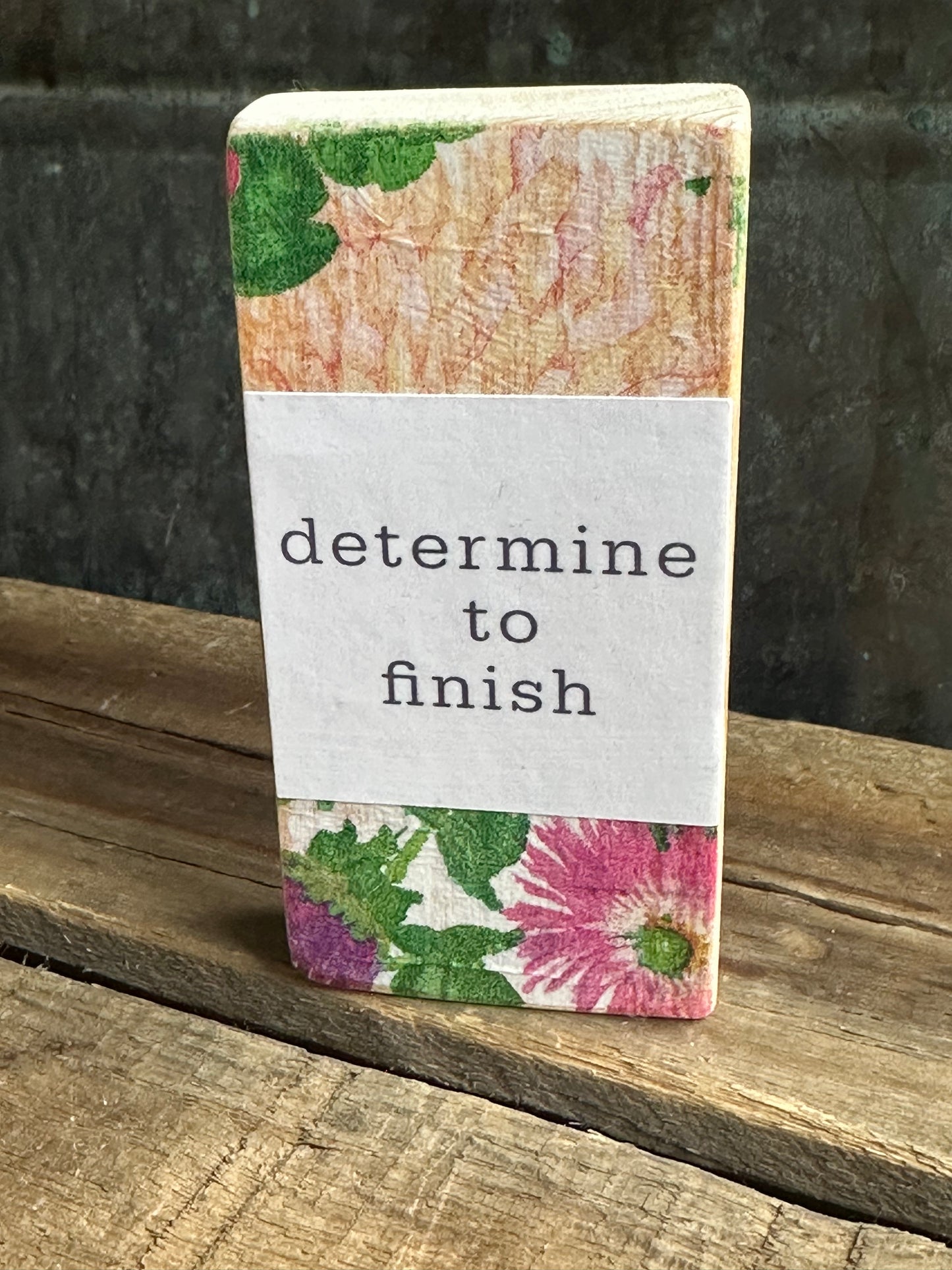 WOOD Encouragement Shelf Sitter