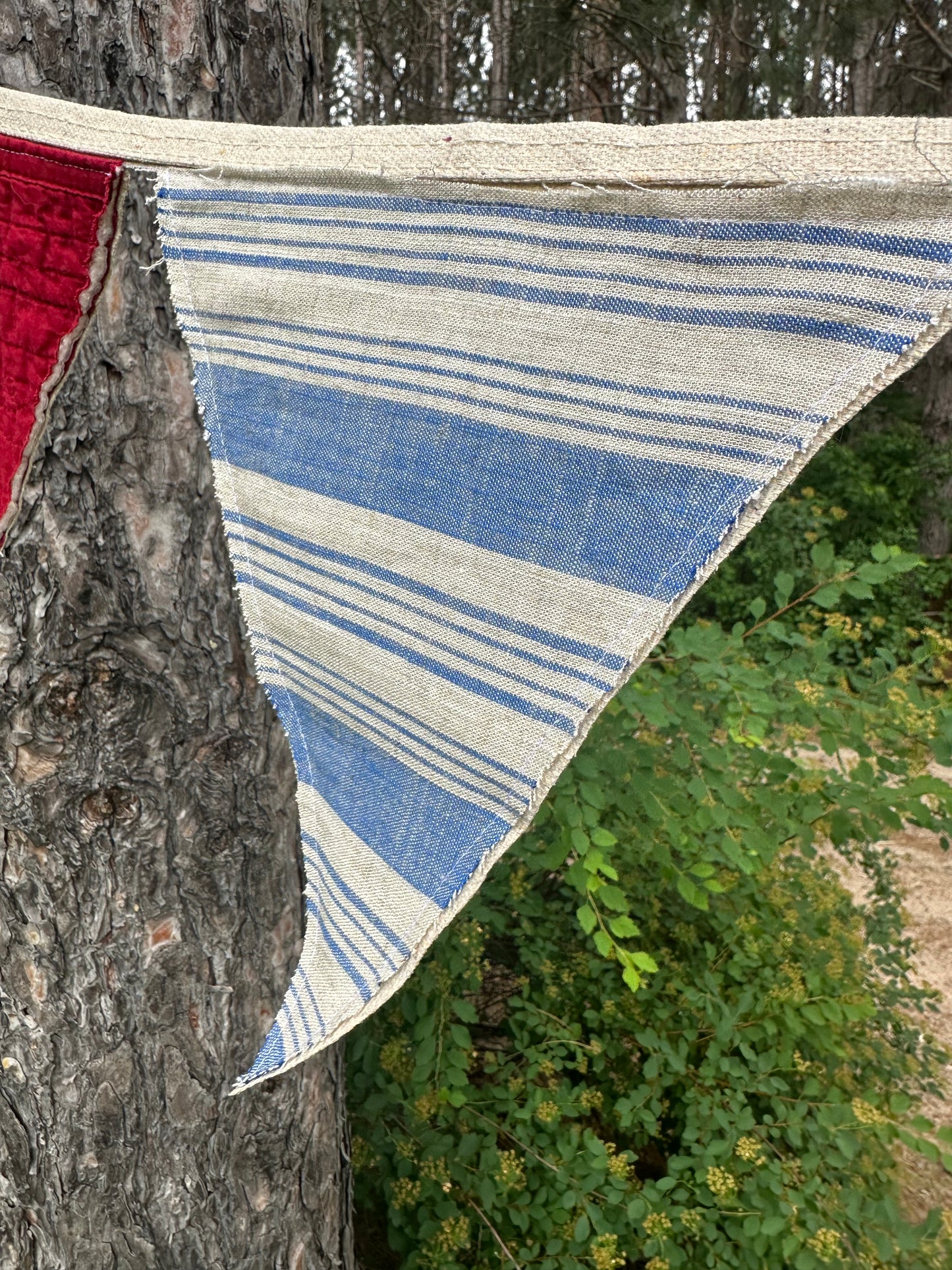 Banner Patriotic Red Quilt + Striped Blue Pendants