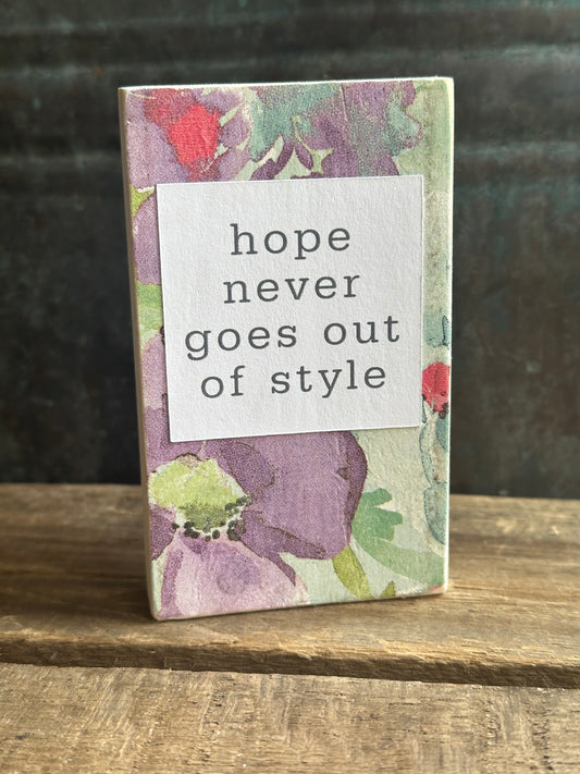 WOOD Encouragement Shelf Sitter
