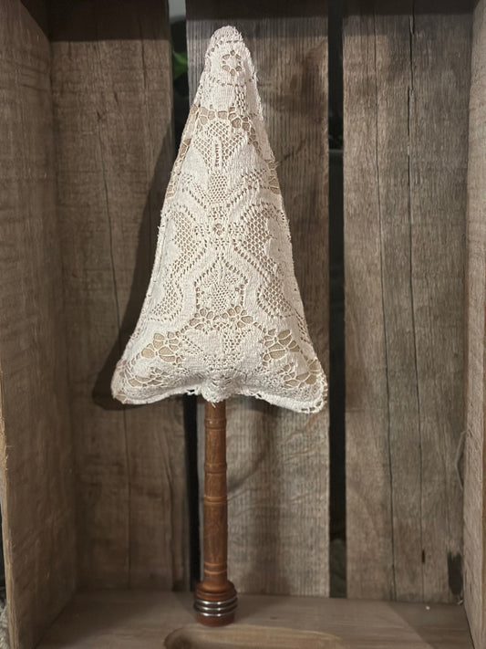 Vintage Quaker Lace Accent Tree