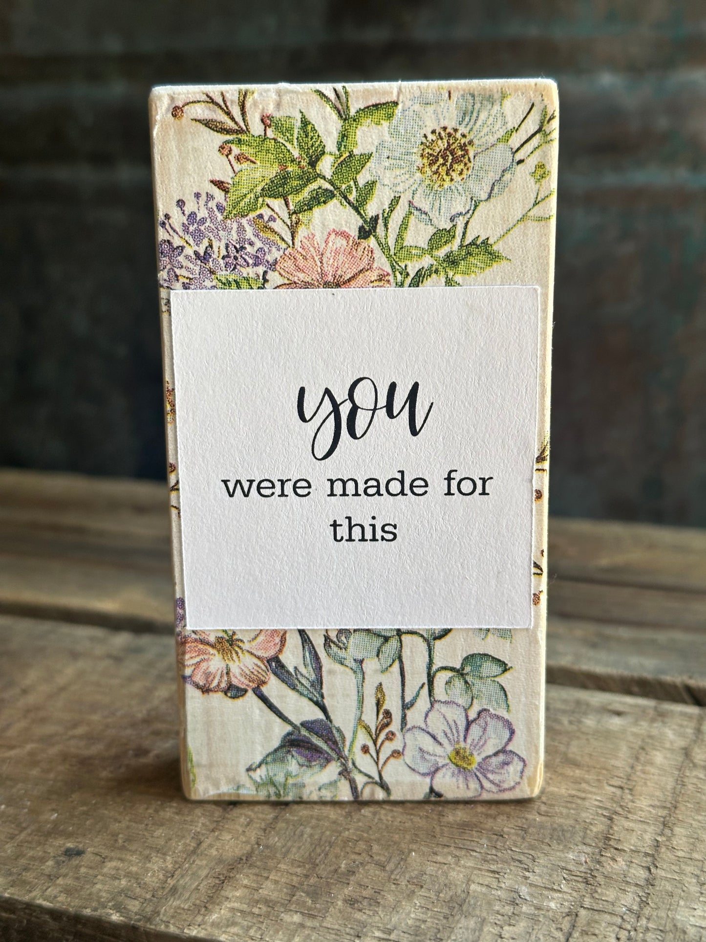WOOD Encouragement Shelf Sitter