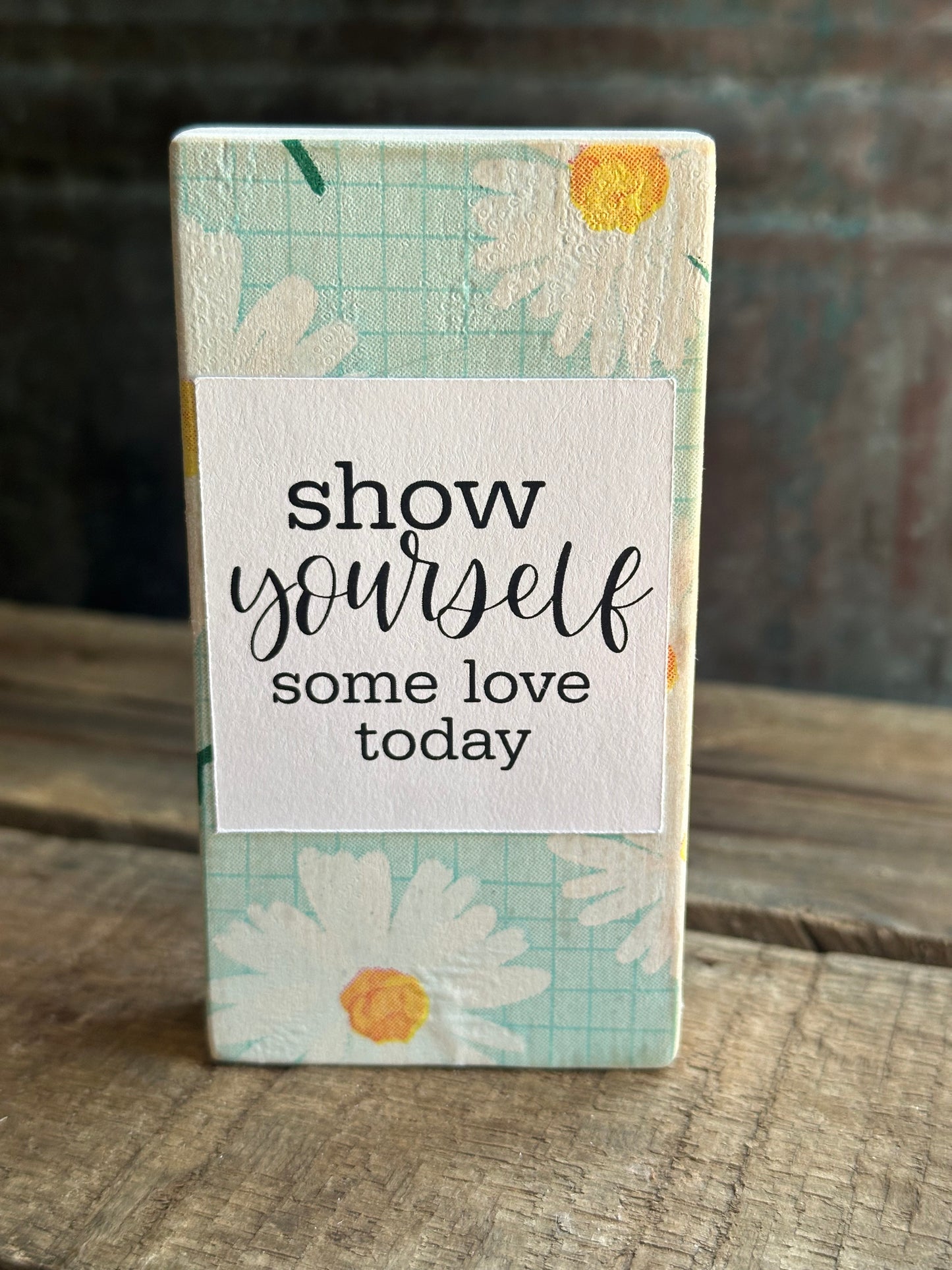WOOD Encouragement Shelf Sitter