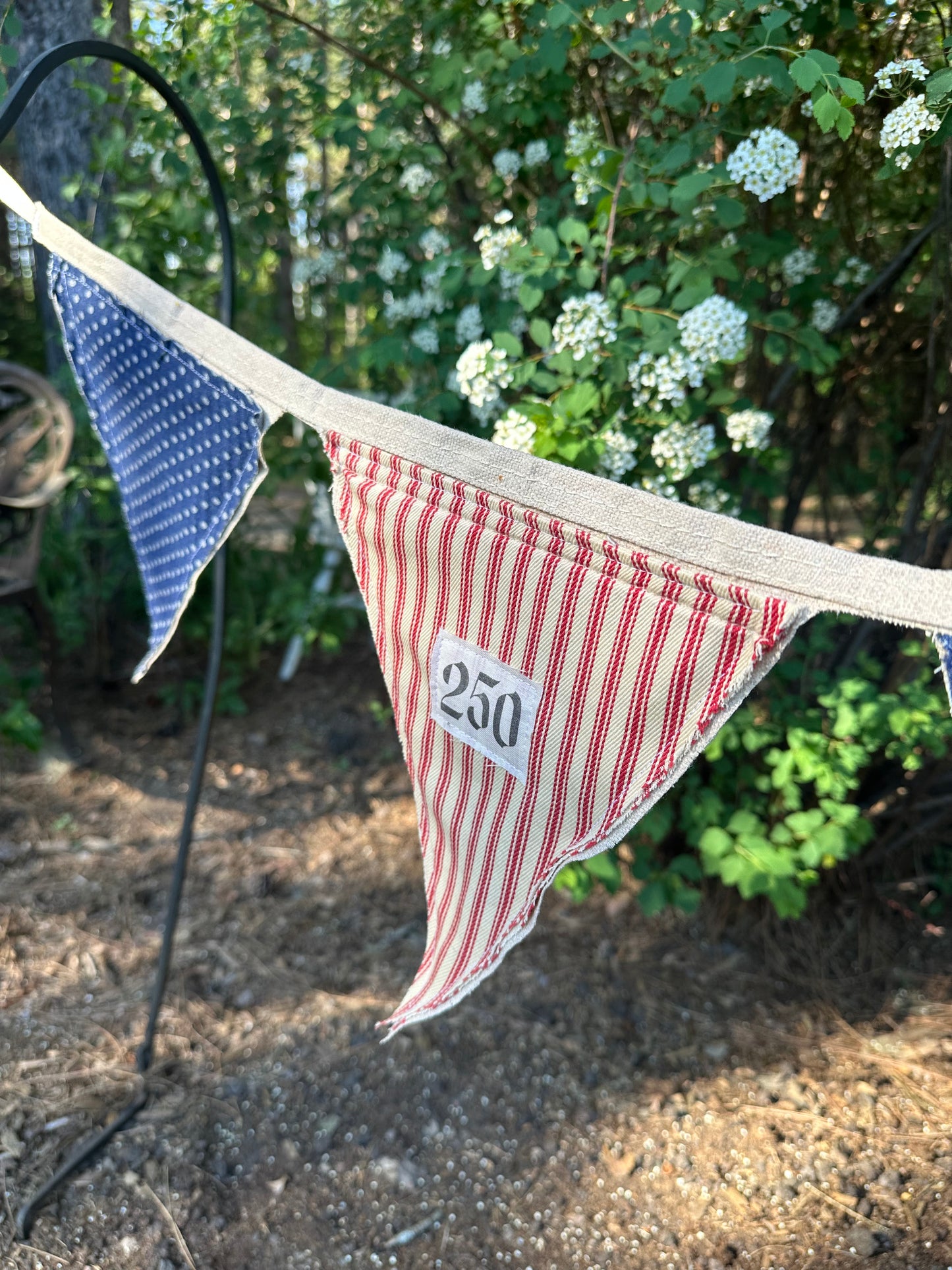 BANNER Patriotic 250 Scrappy Vertical Pendants