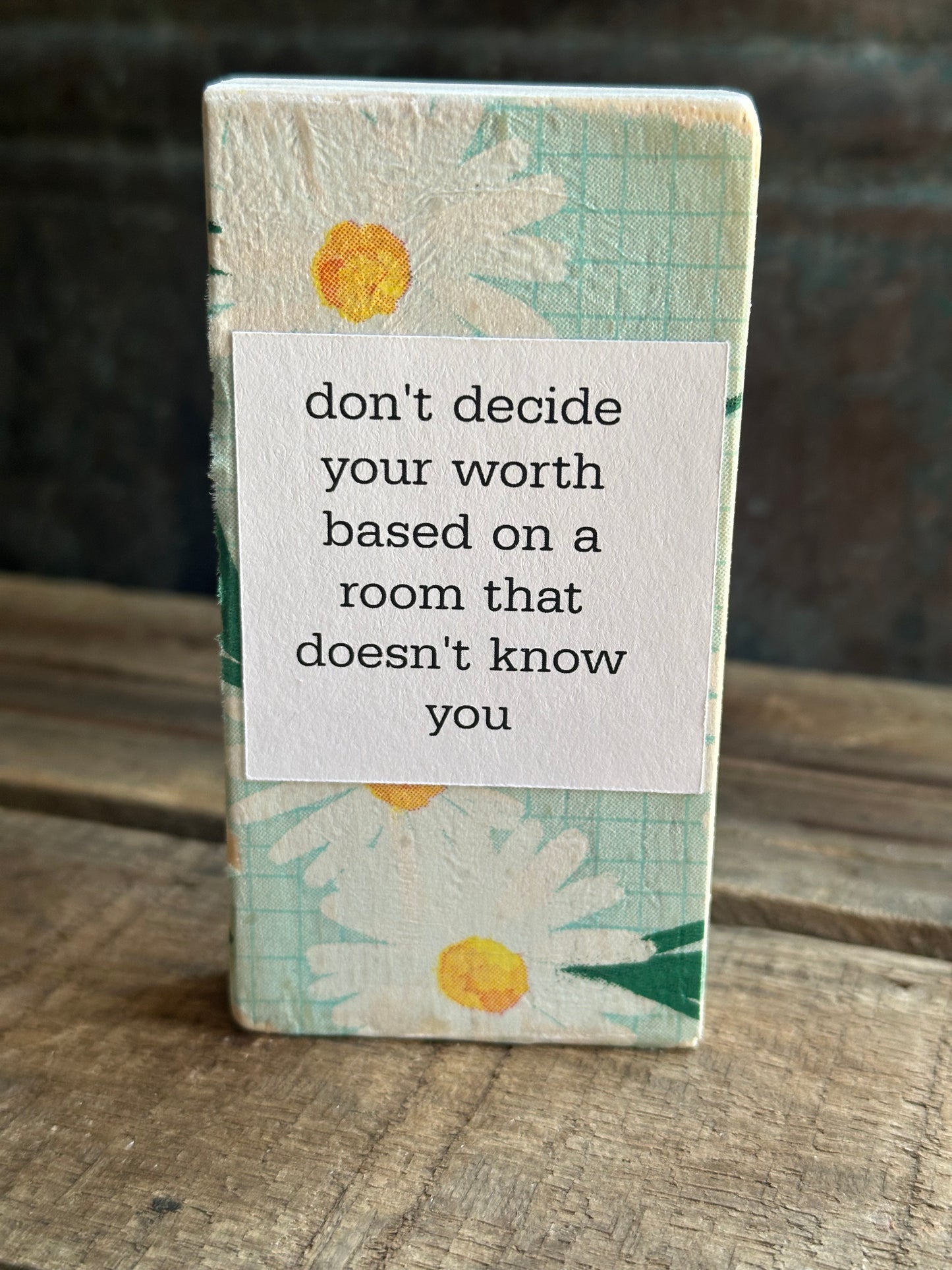 WOOD Encouragement Shelf Sitter