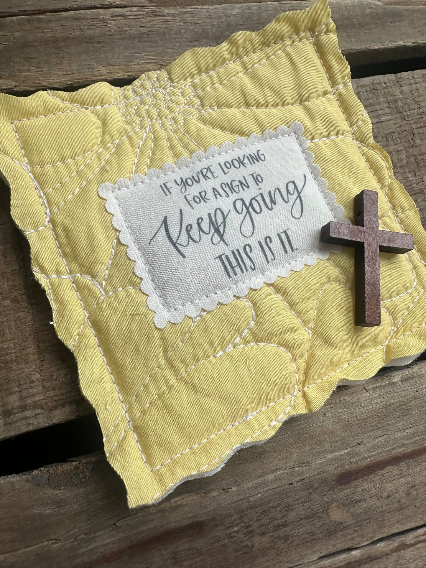 Cross in a Quilt Encourager