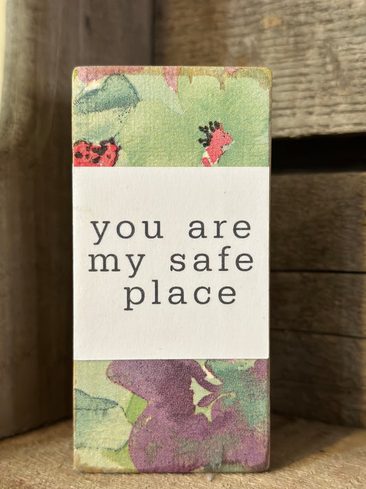 WOOD Encouragement Shelf Sitter