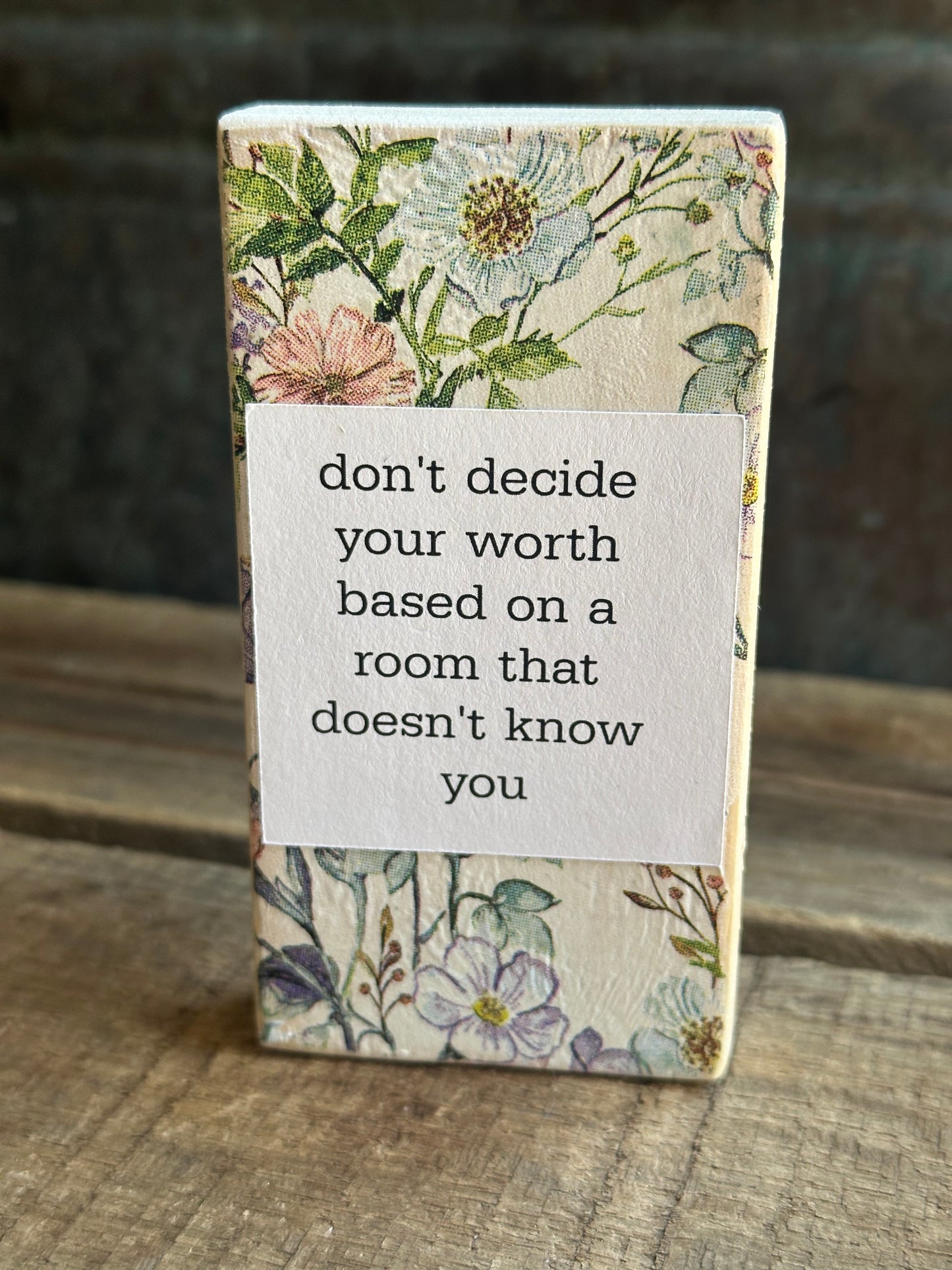 WOOD Encouragement Shelf Sitter