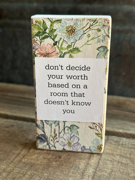 WOOD Encouragement Shelf Sitter