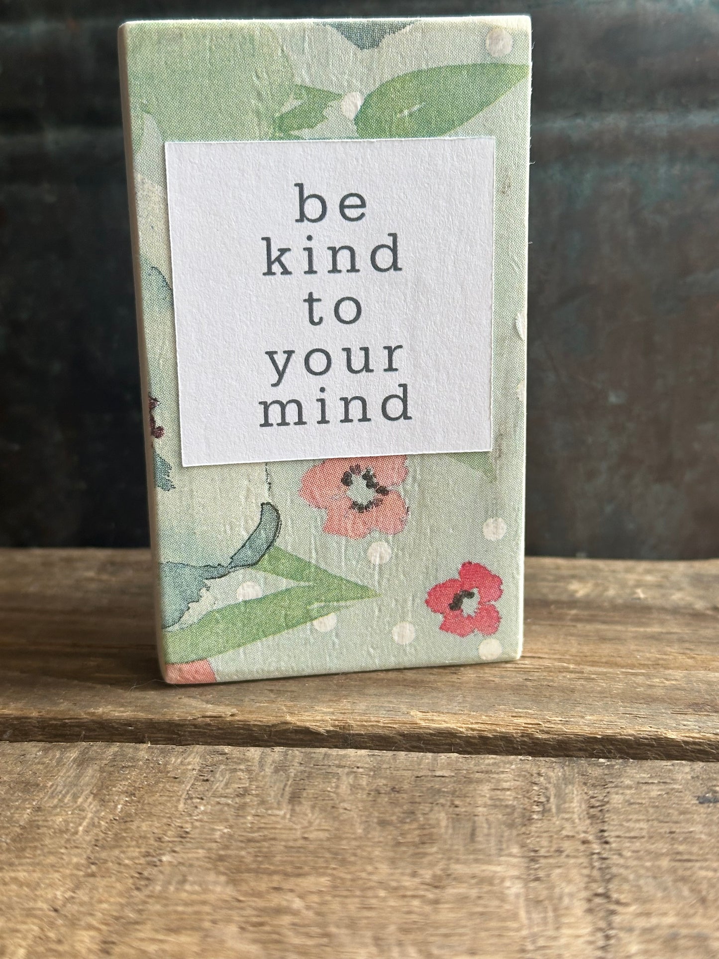 WOOD Encouragement Shelf Sitter
