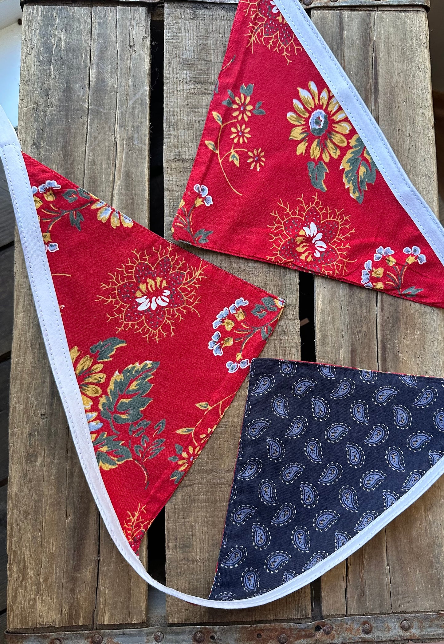BANNER Red White Blue Floral 41”