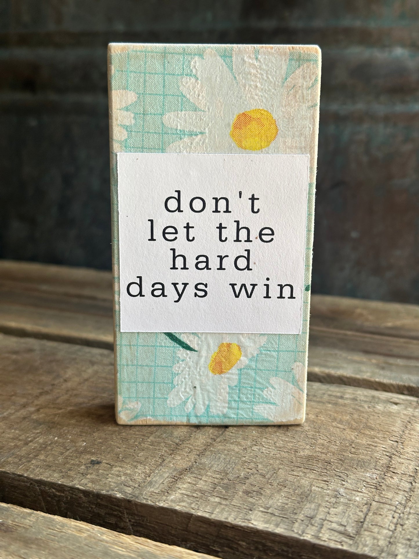 WOOD Encouragement Shelf Sitter