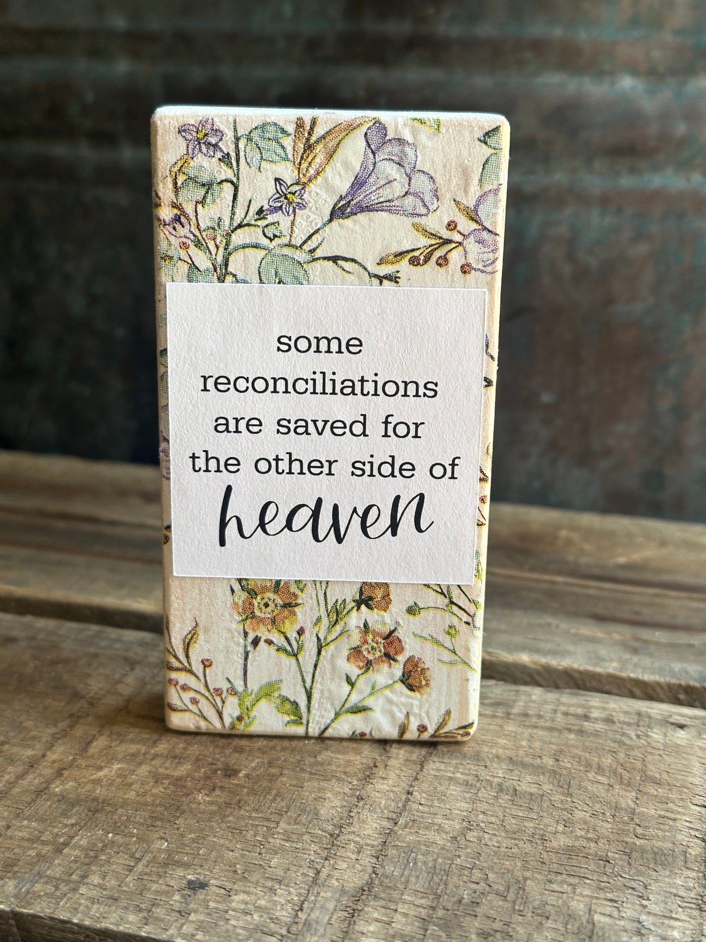 WOOD Encouragement Shelf Sitter